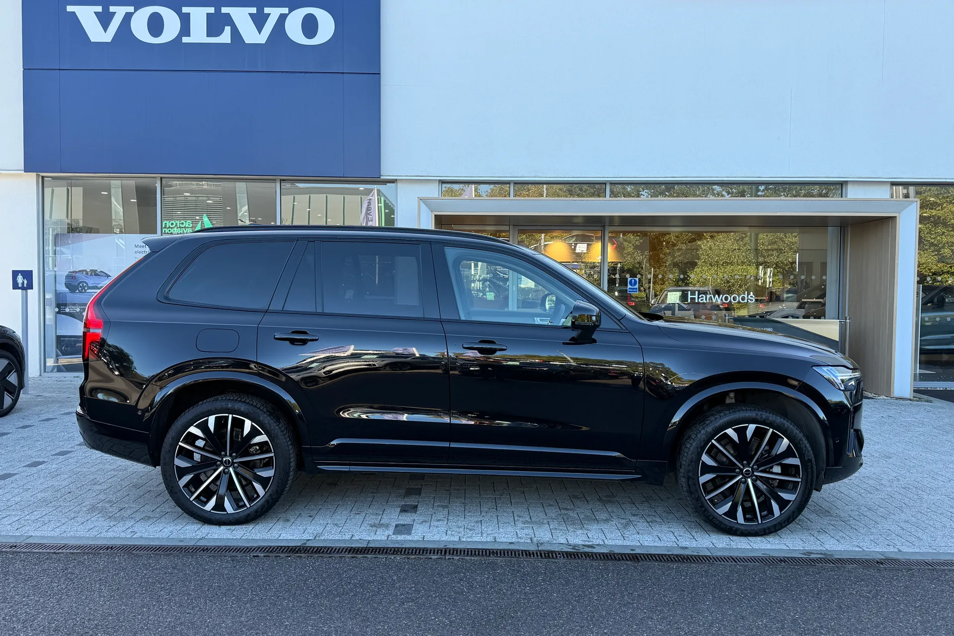 Volvo XC90 thumbnail image number 2
