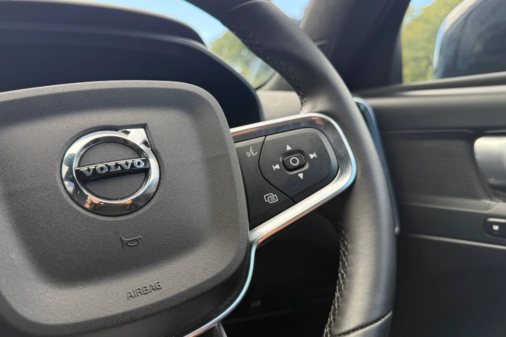 Volvo XC40 thumbnail image number 36