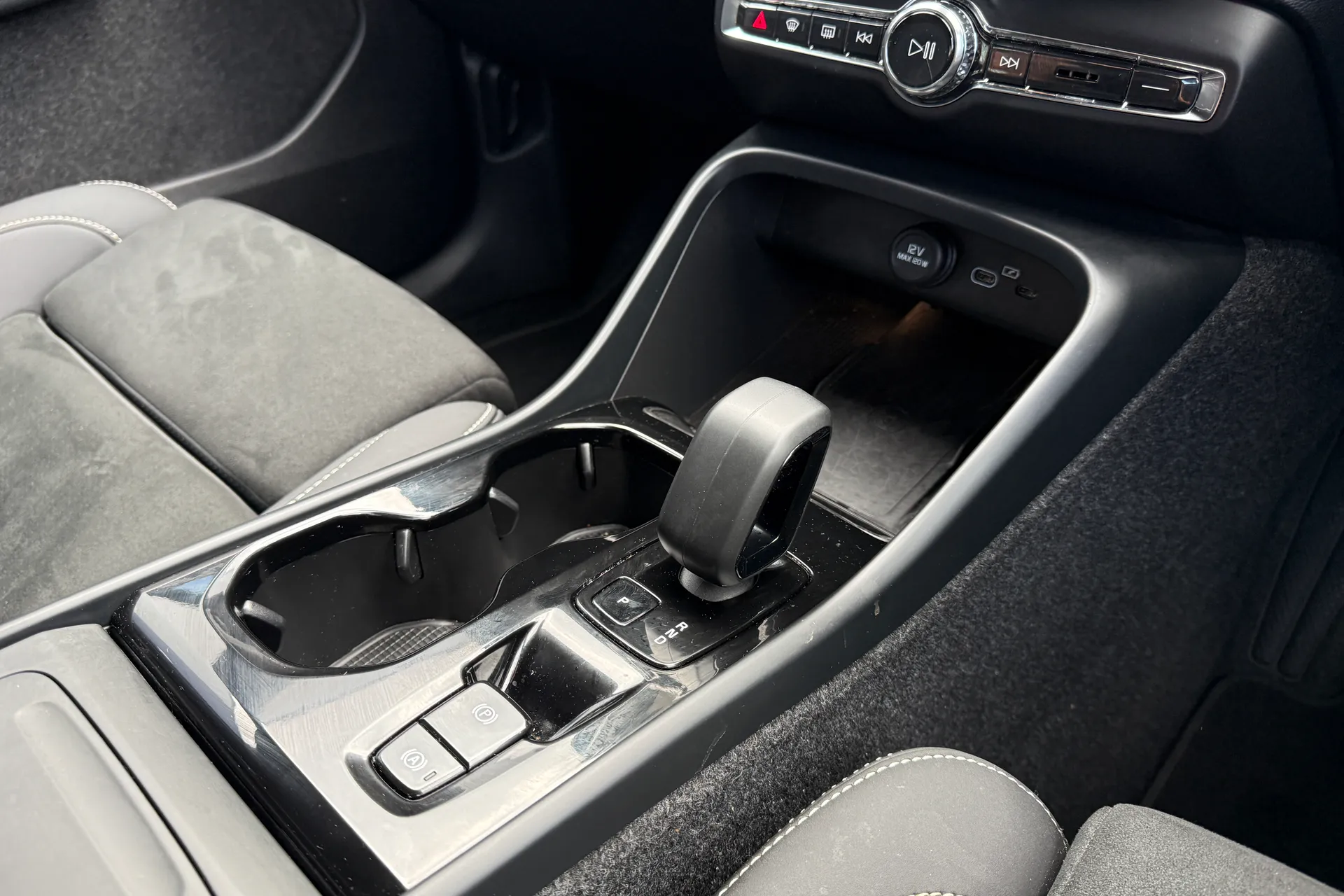 Volvo XC40 thumbnail image number 41