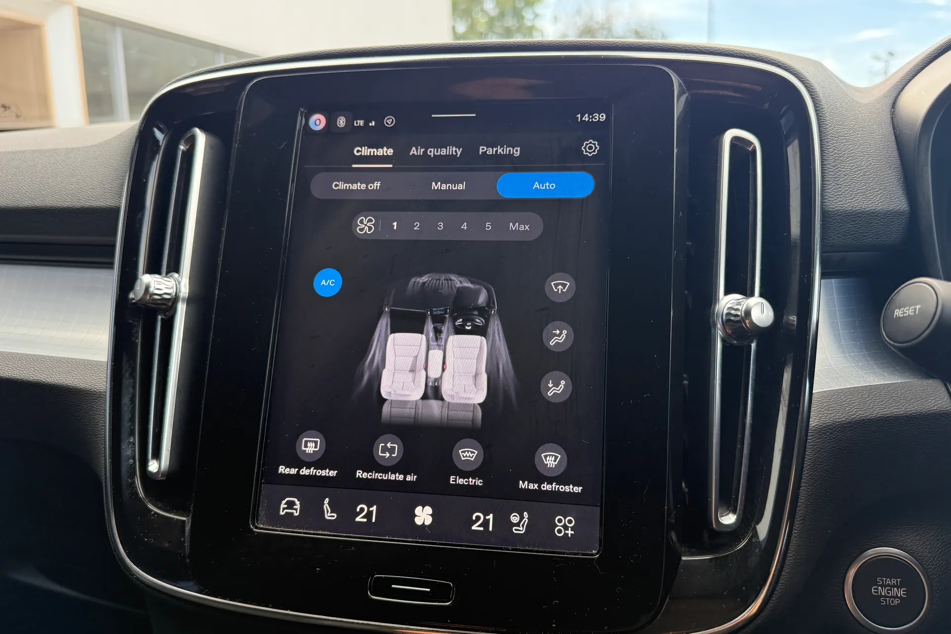 Volvo XC40 thumbnail image number 37
