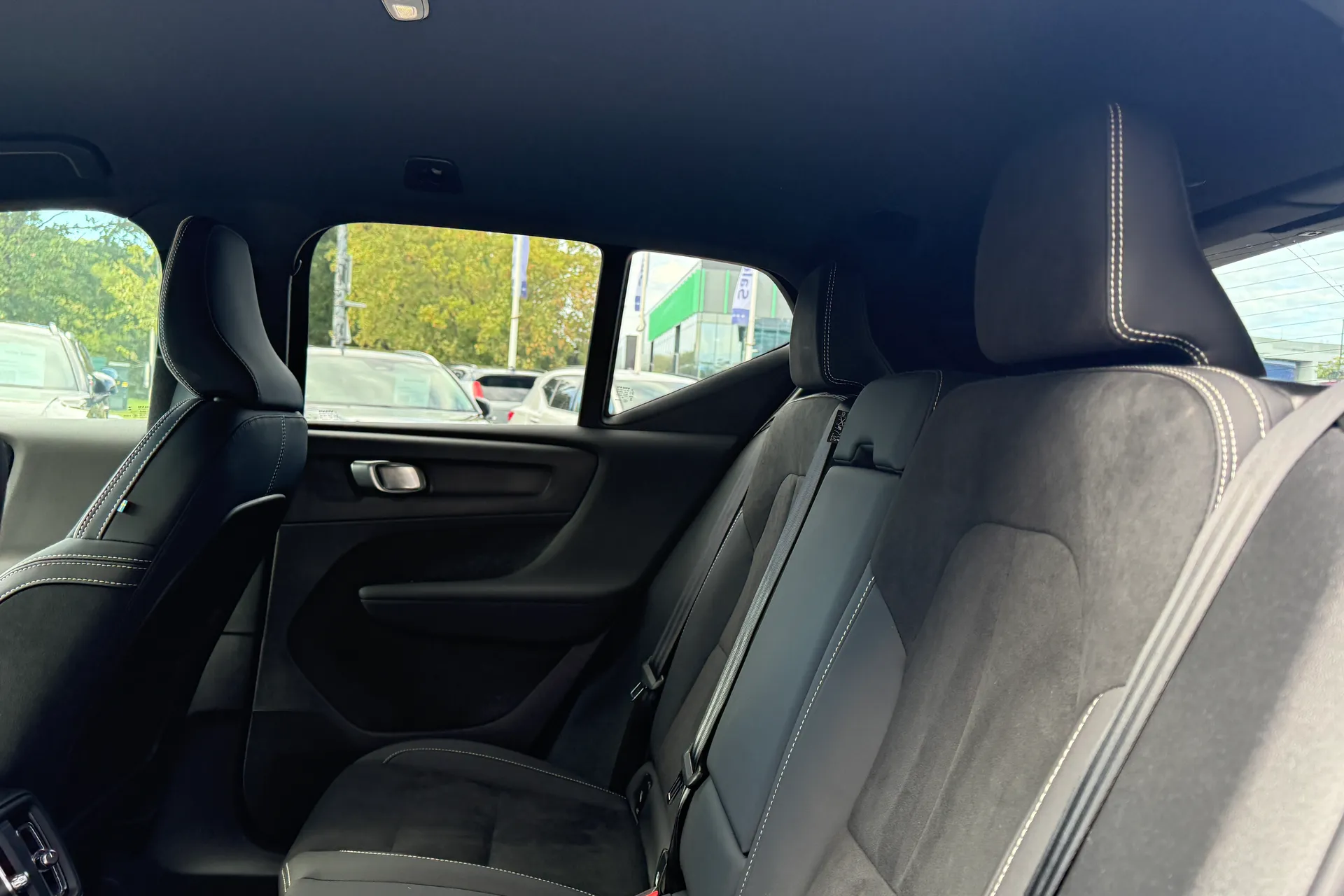 Volvo XC40 thumbnail image number 30