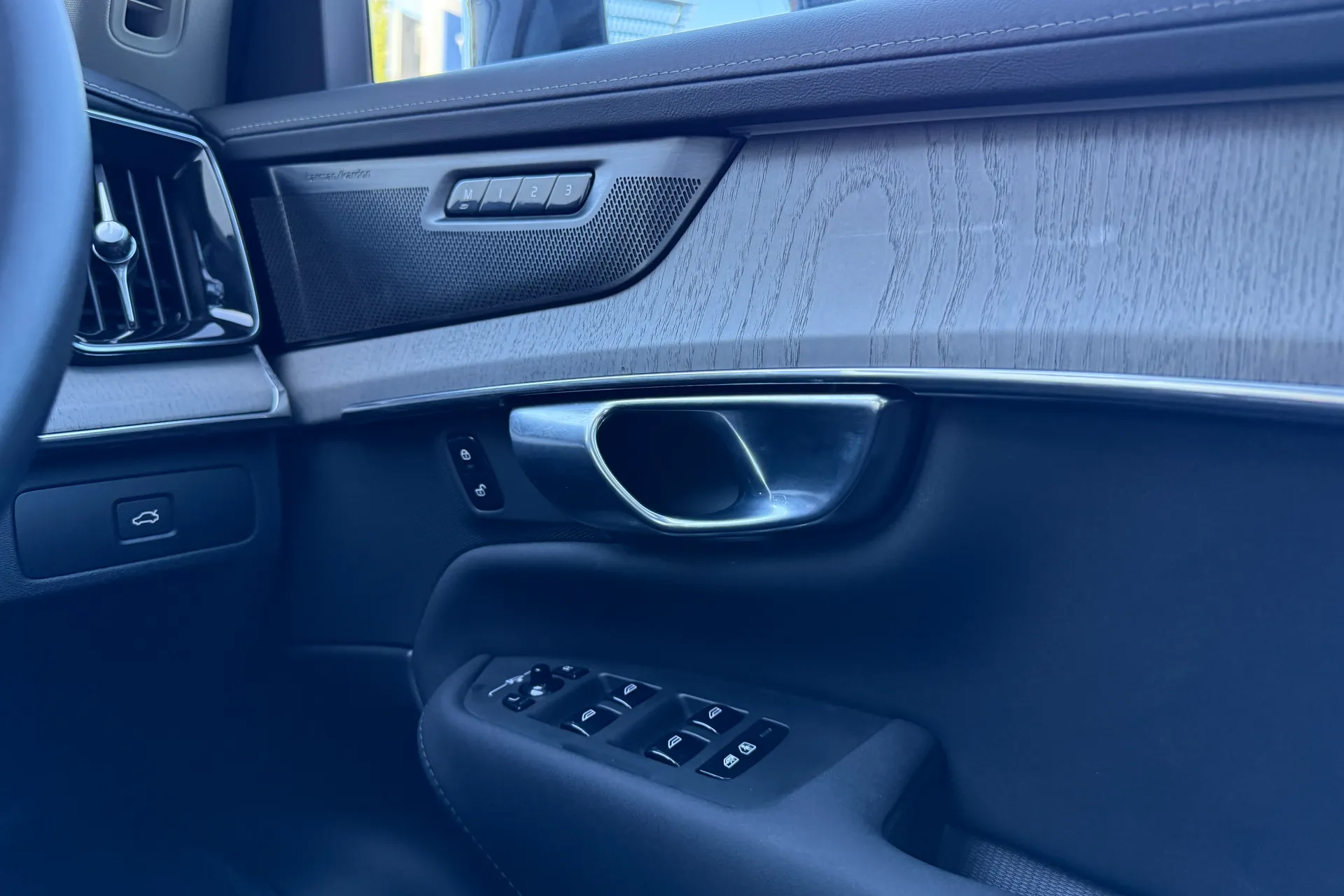 Volvo XC90 thumbnail image number 42