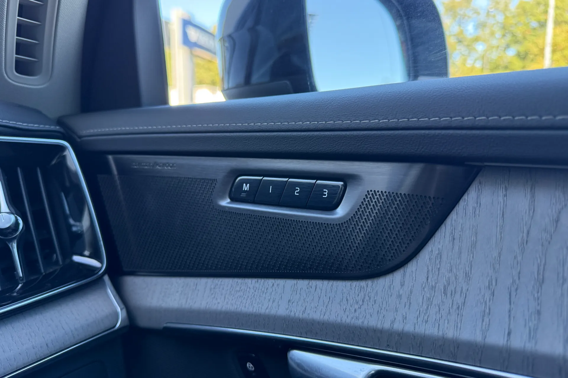 Volvo XC90 thumbnail image number 43