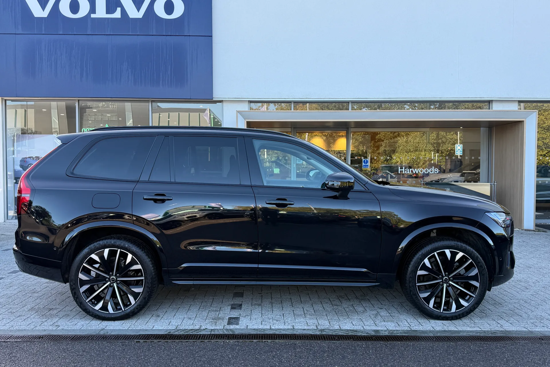 Volvo XC90 thumbnail image number 2