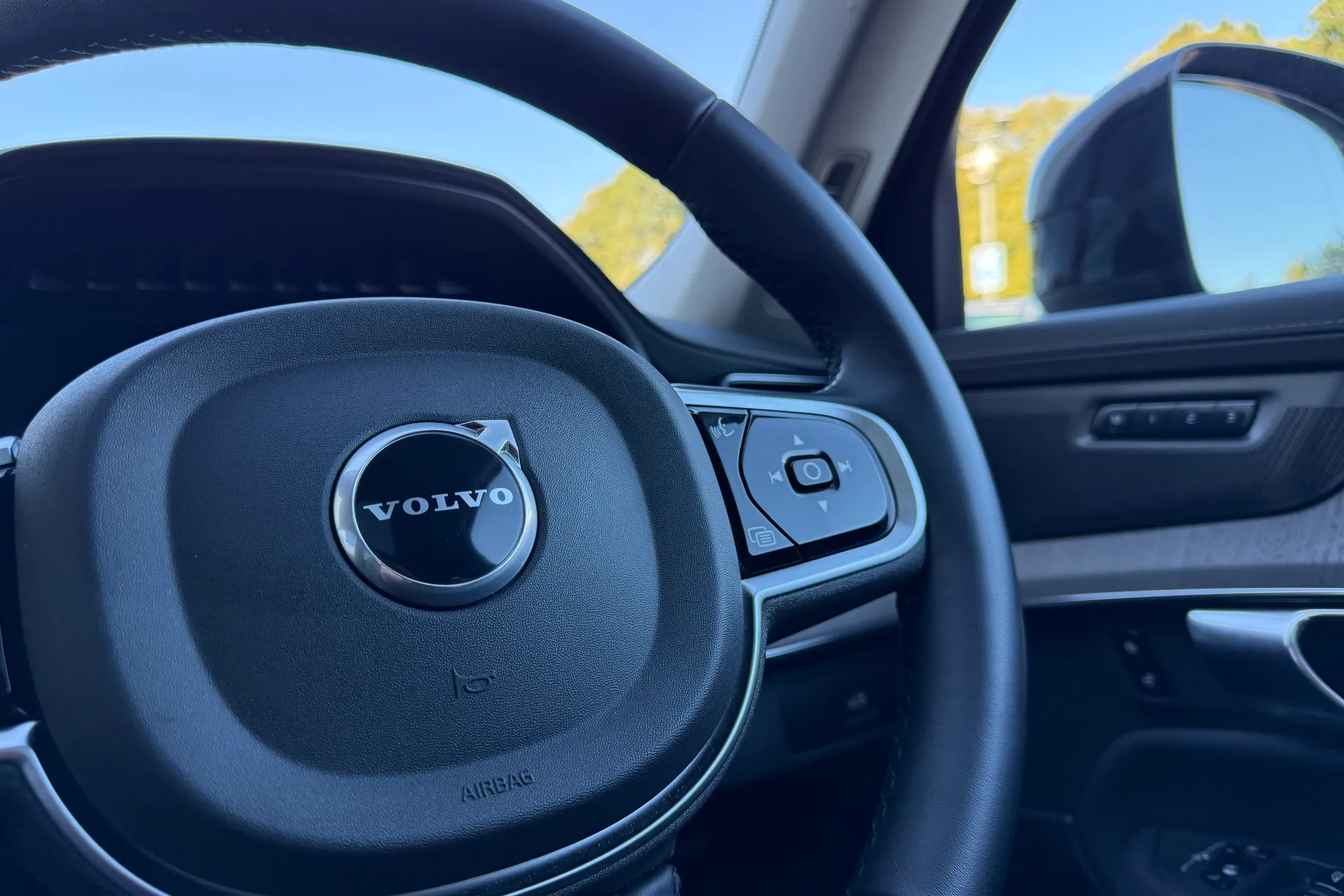 Volvo XC90 thumbnail image number 37