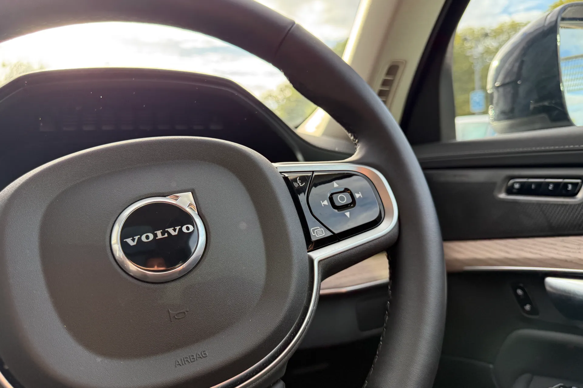 Volvo XC90 thumbnail image number 38