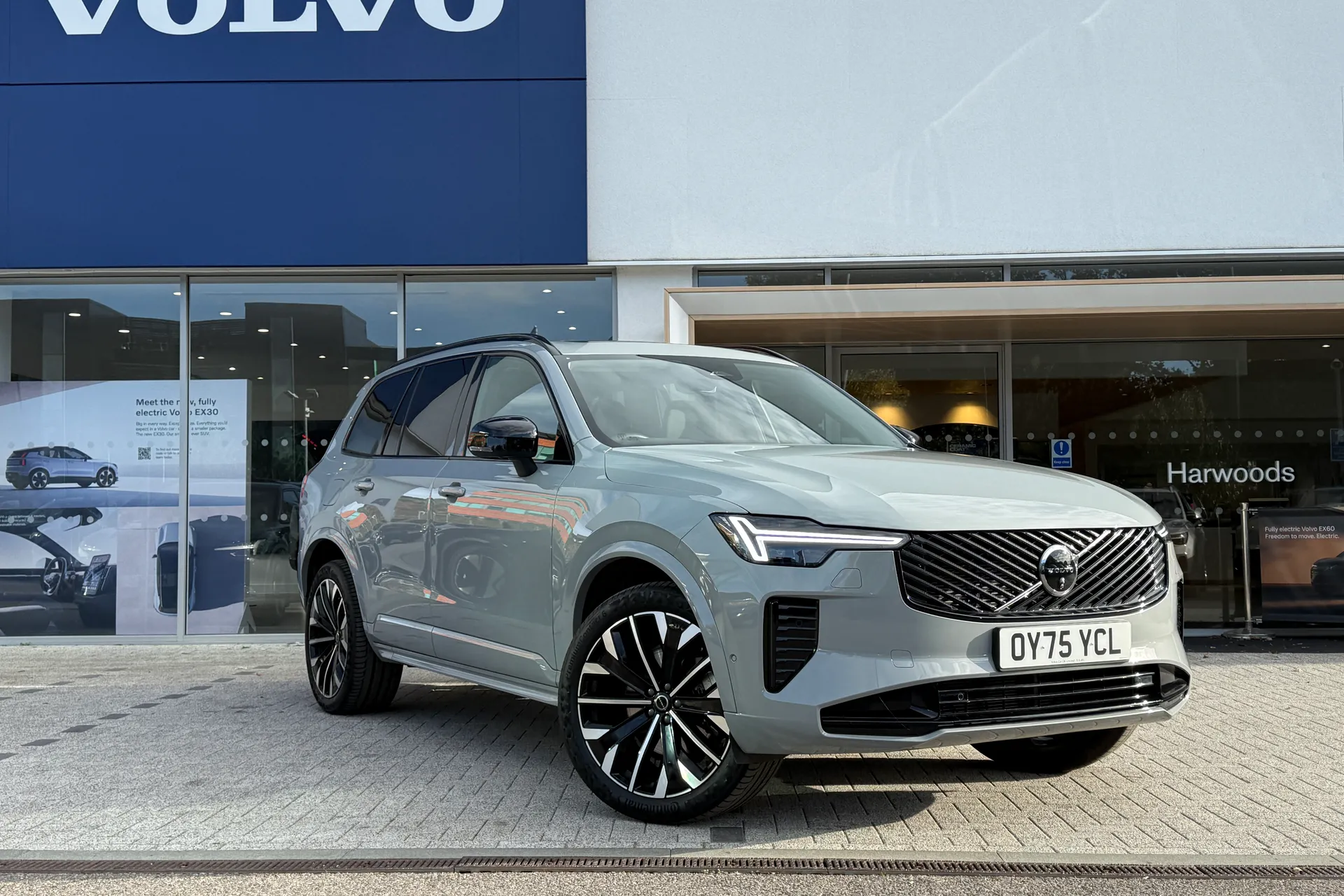 Volvo XC90 focused image