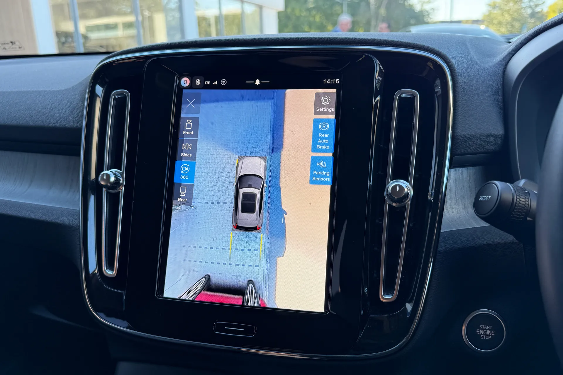 Volvo XC40 thumbnail image number 4