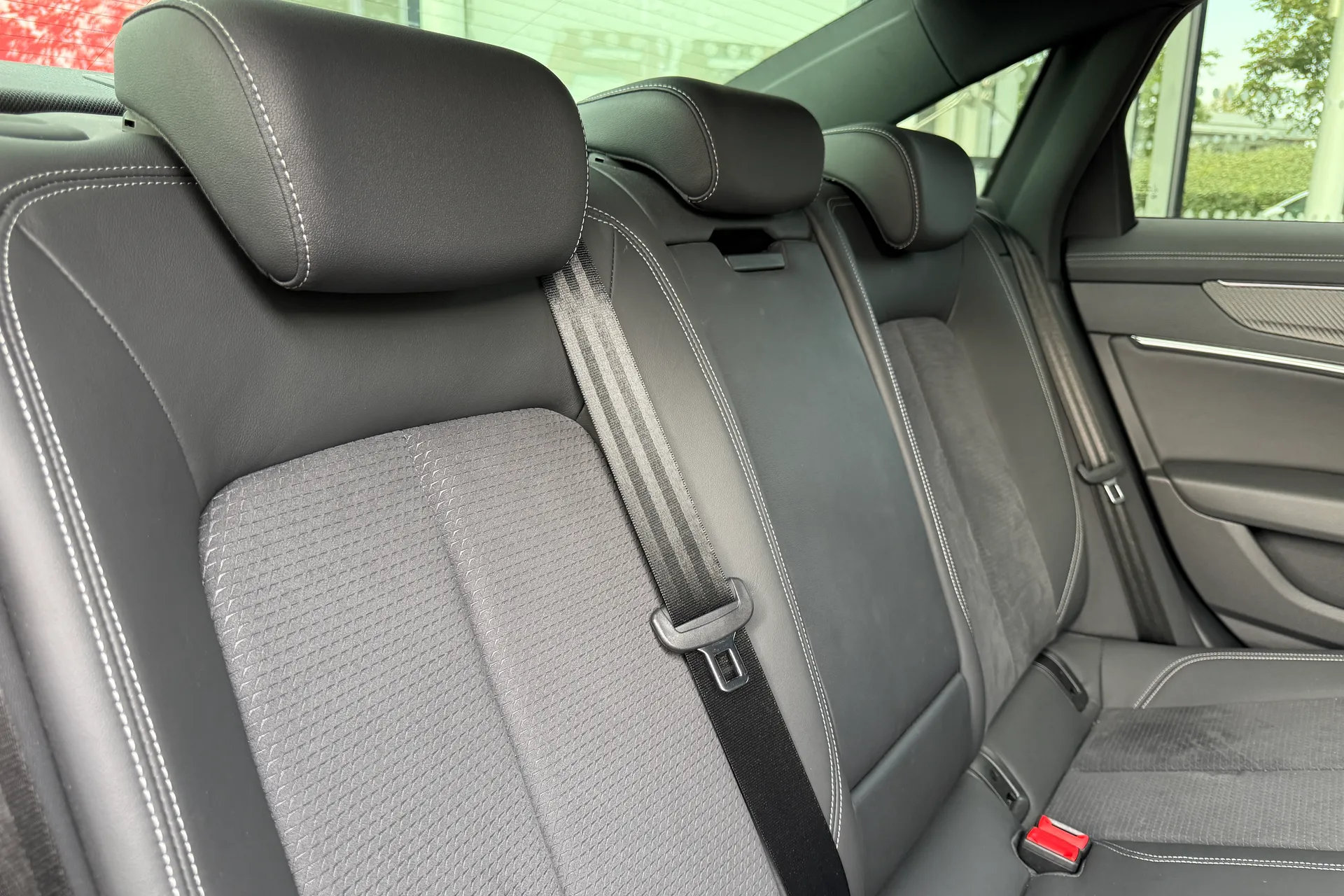 Audi A6 thumbnail image number 30