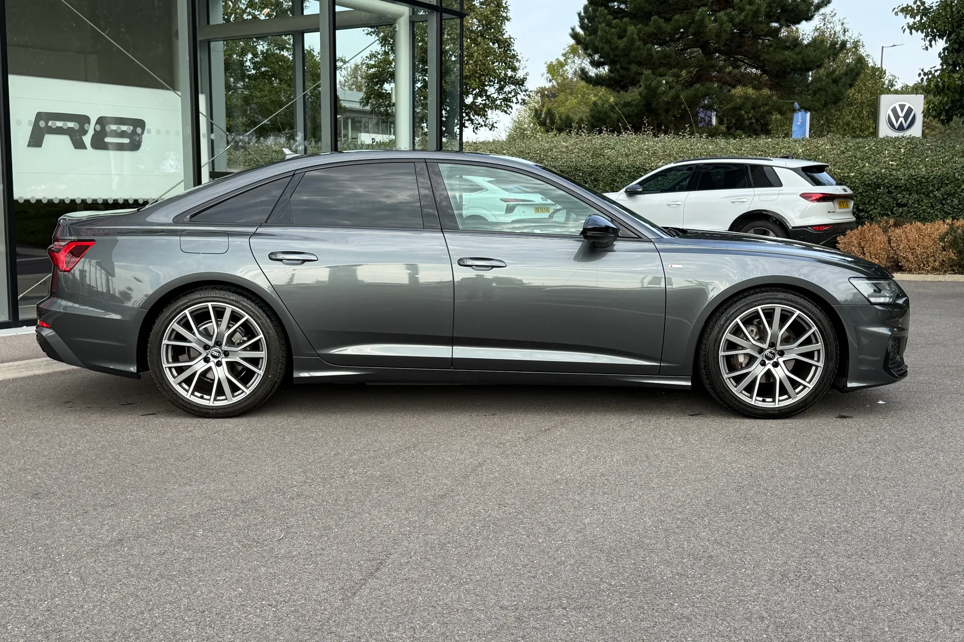 Audi A6 thumbnail image number 2