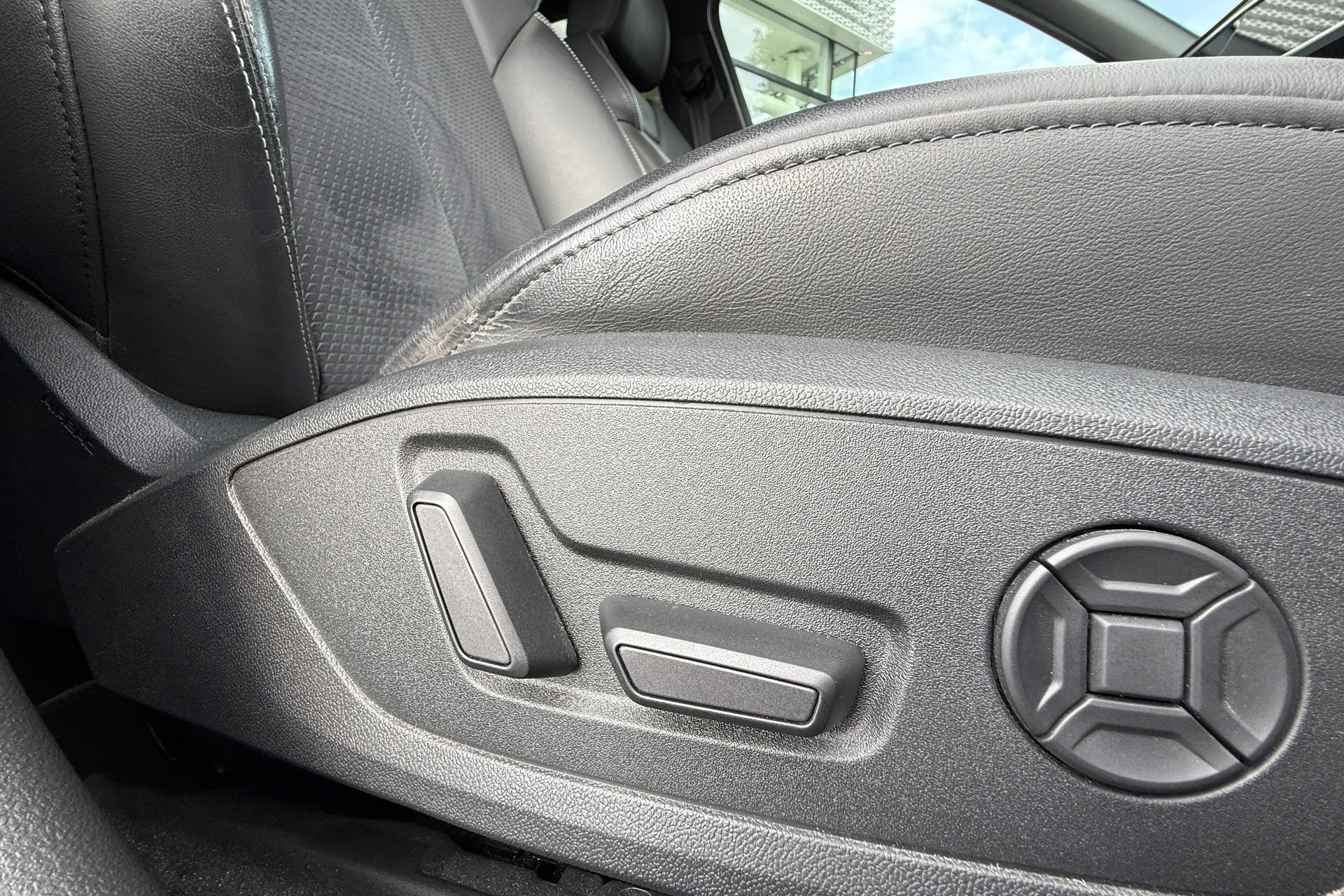 Audi A6 thumbnail image number 36
