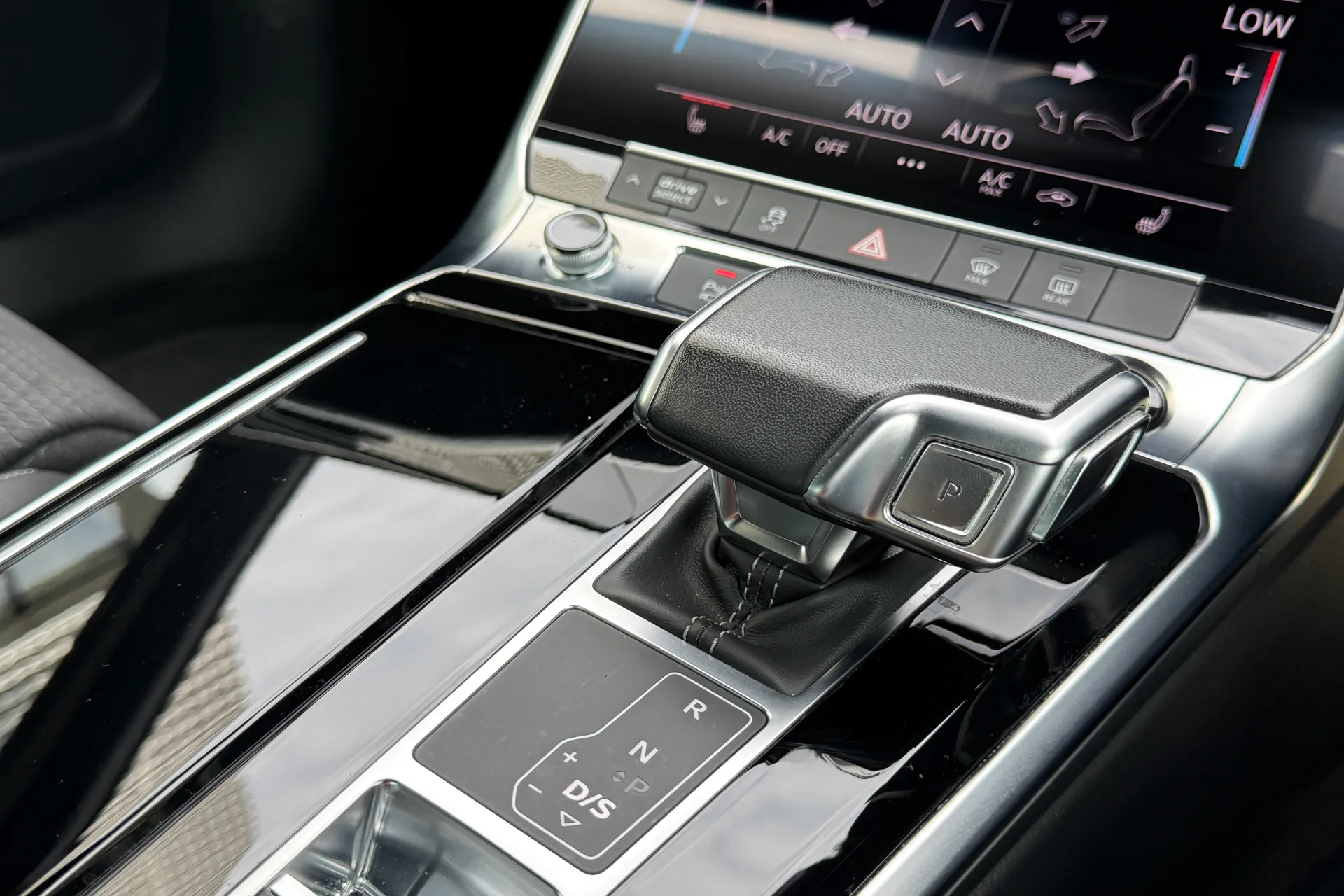 Audi A6 thumbnail image number 45