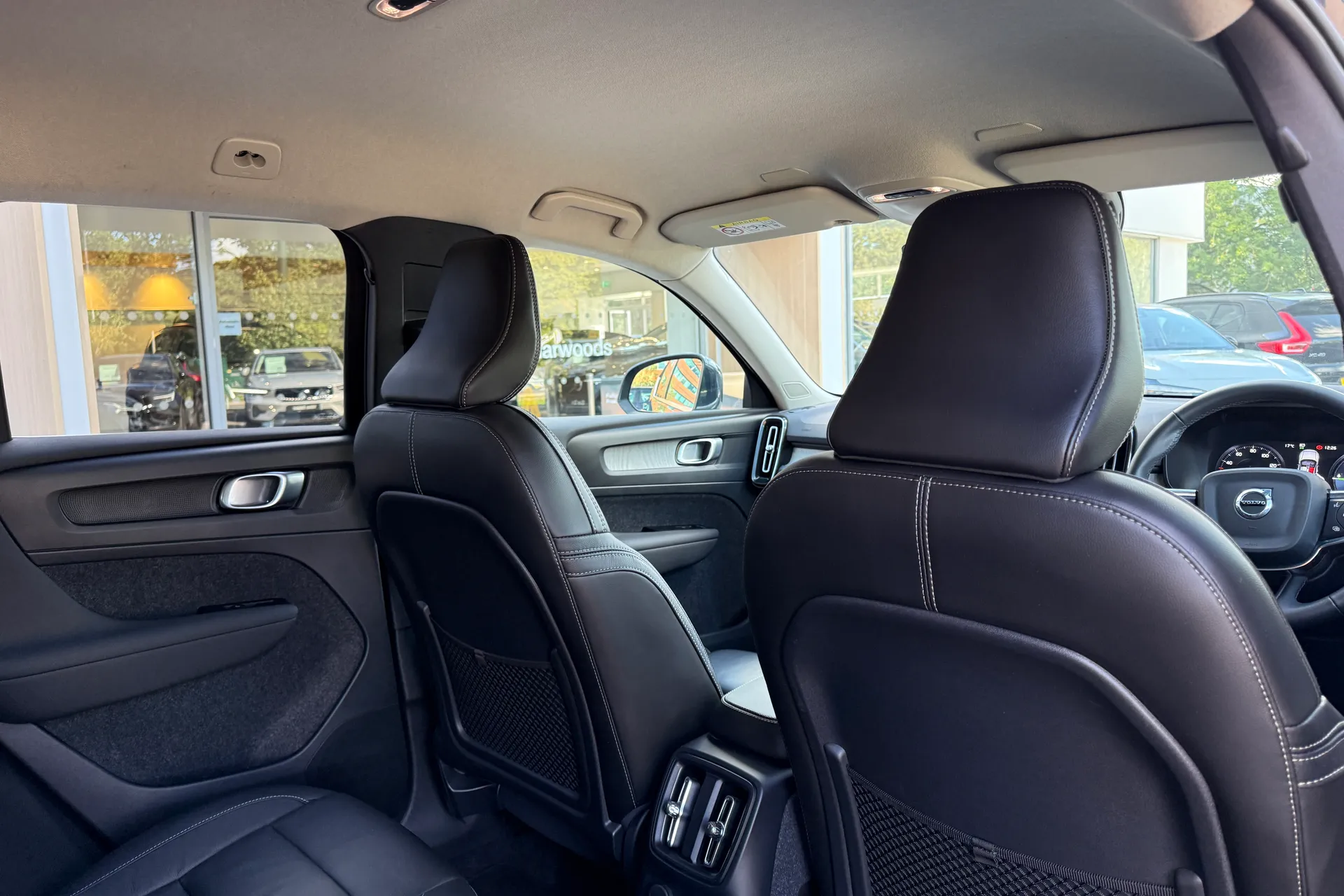 Volvo XC40 thumbnail image number 24