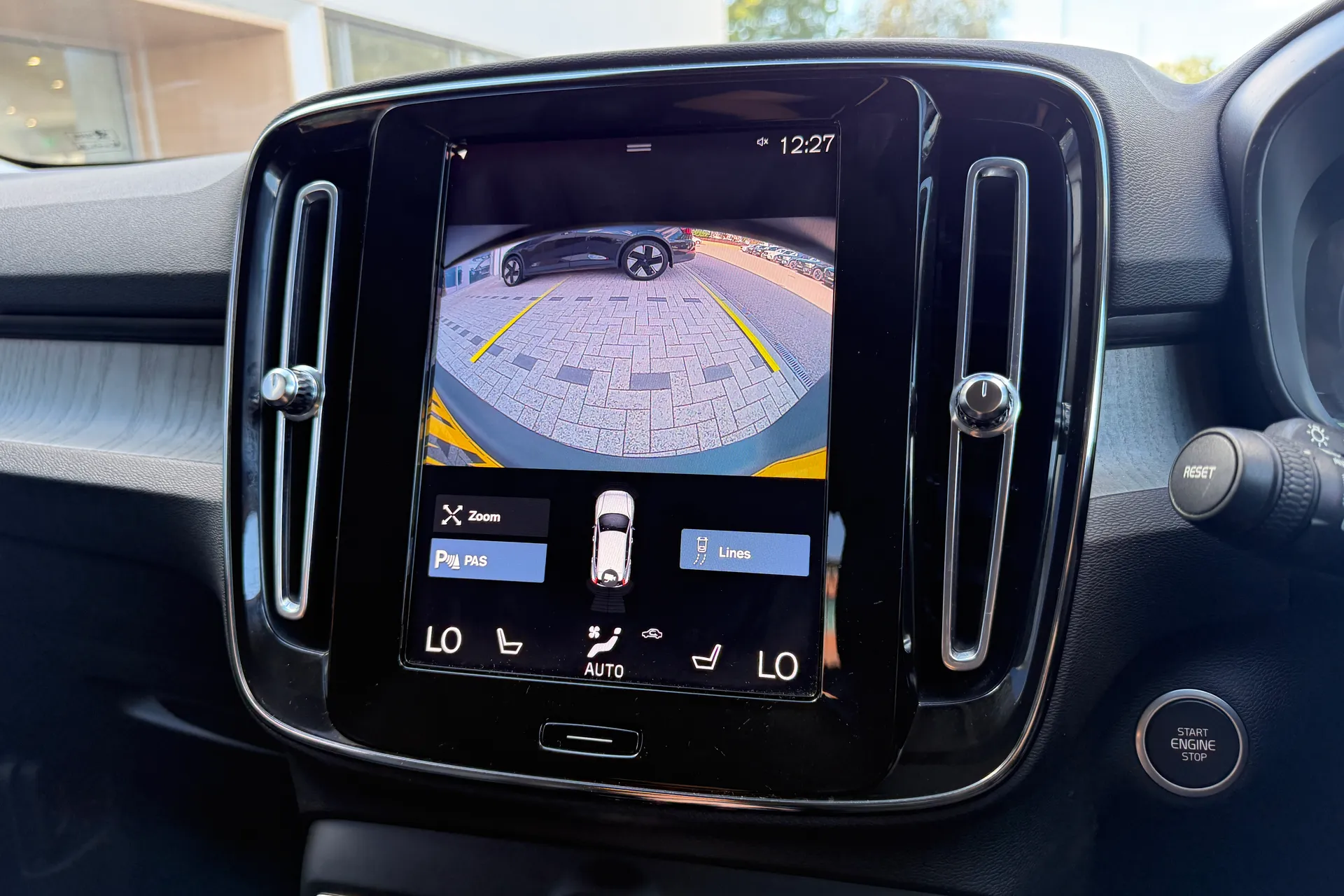 Volvo XC40 thumbnail image number 4