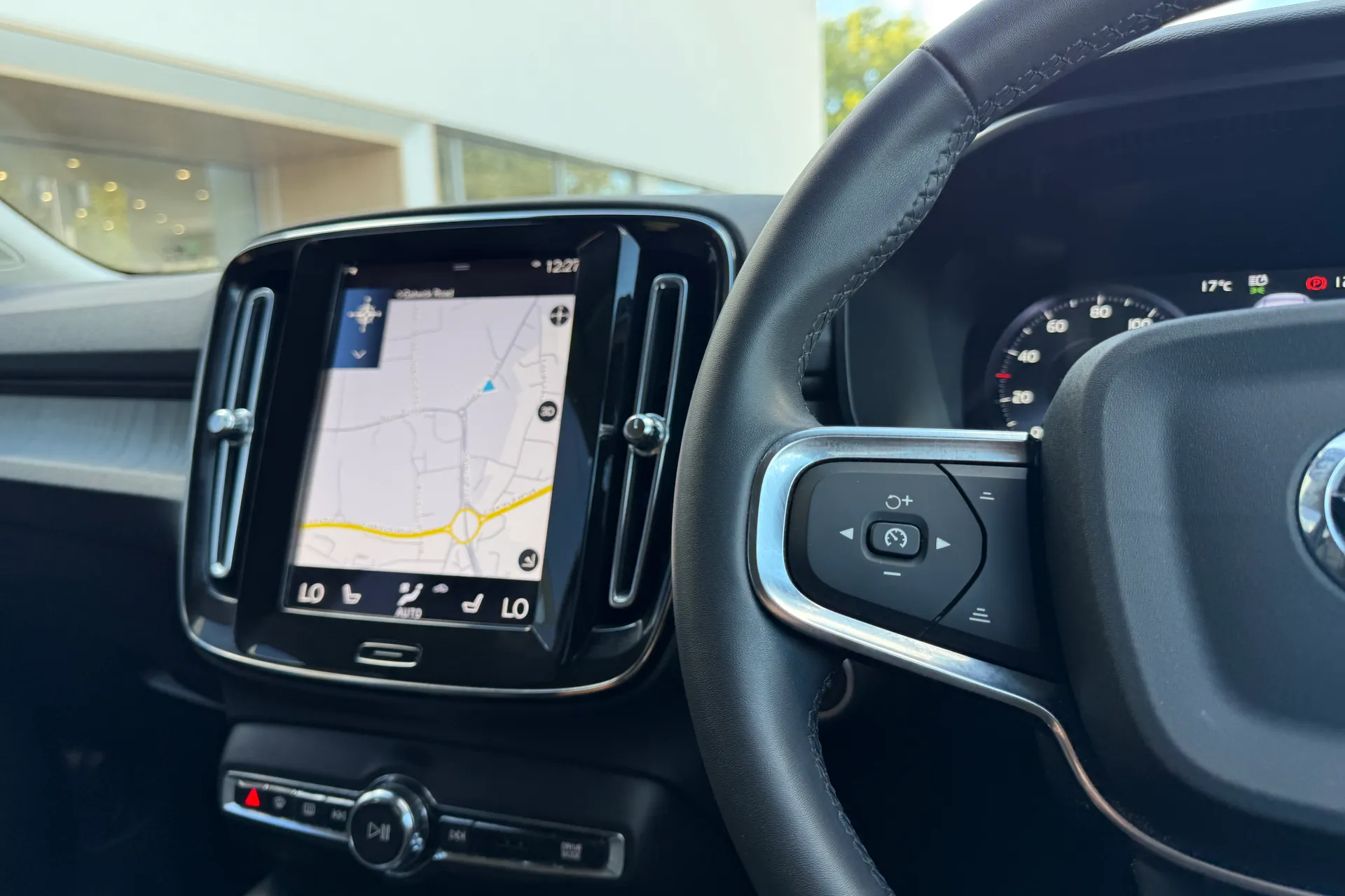 Volvo XC40 thumbnail image number 35