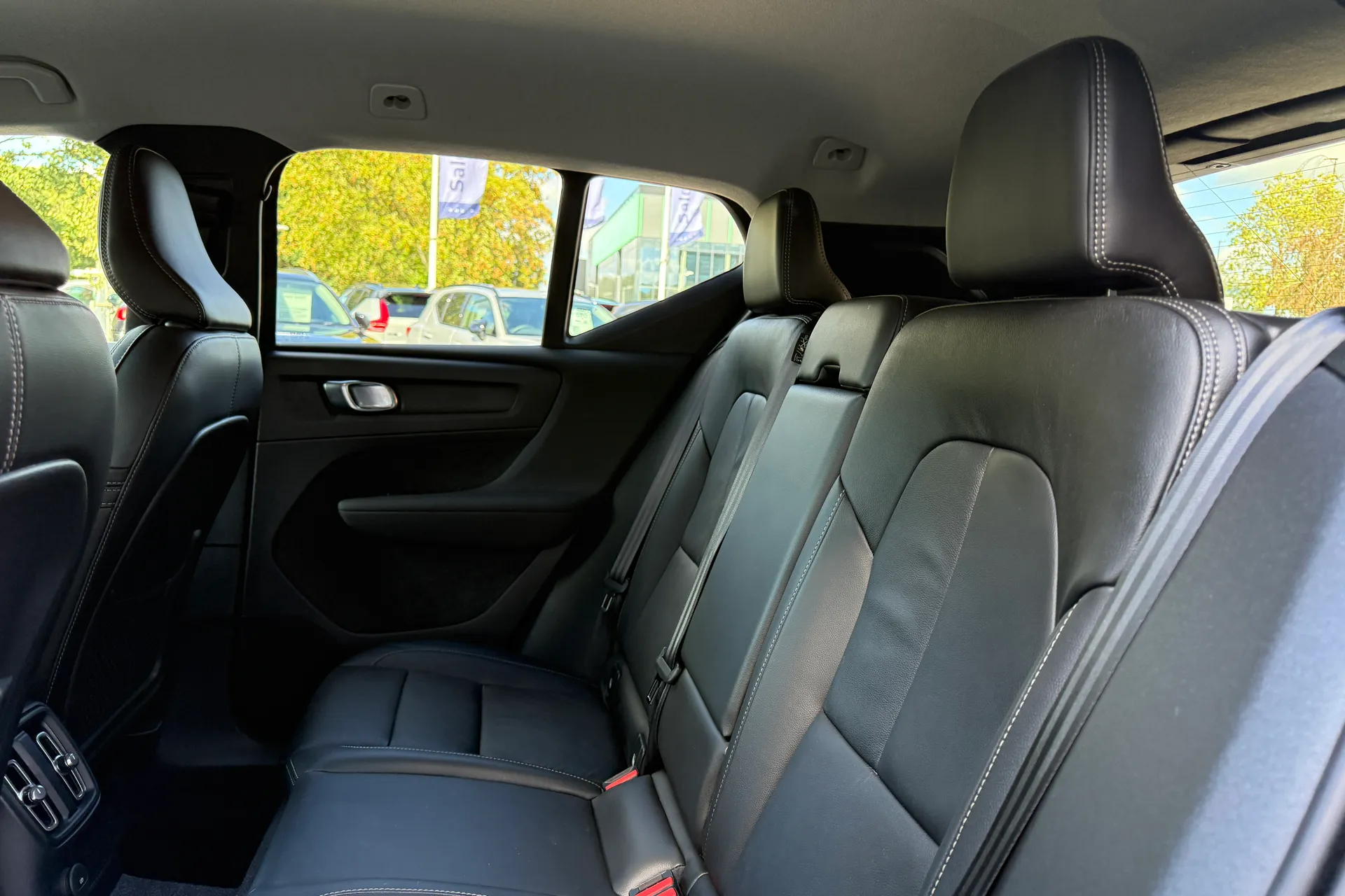 Volvo XC40 thumbnail image number 30