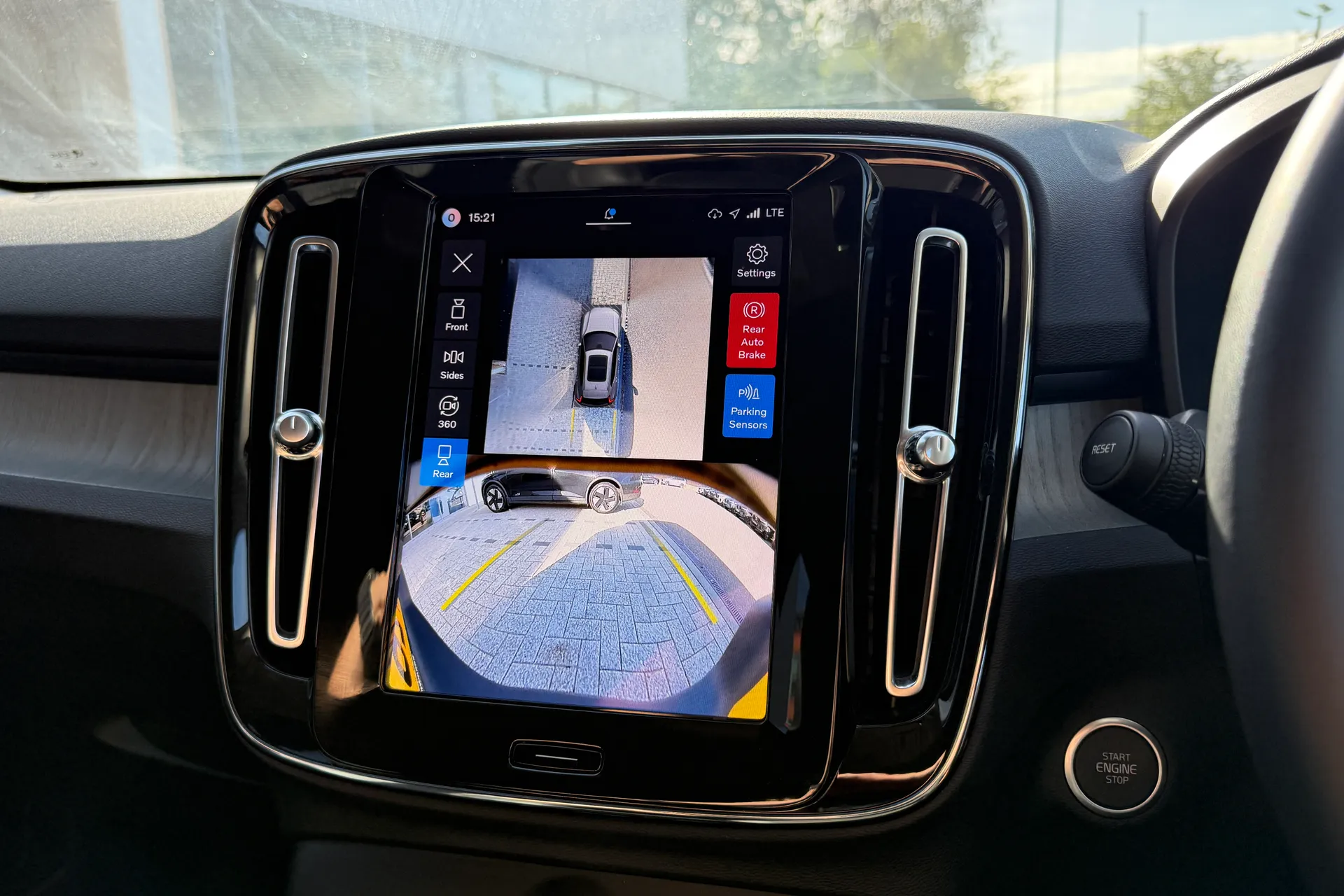 Volvo XC40 thumbnail image number 4
