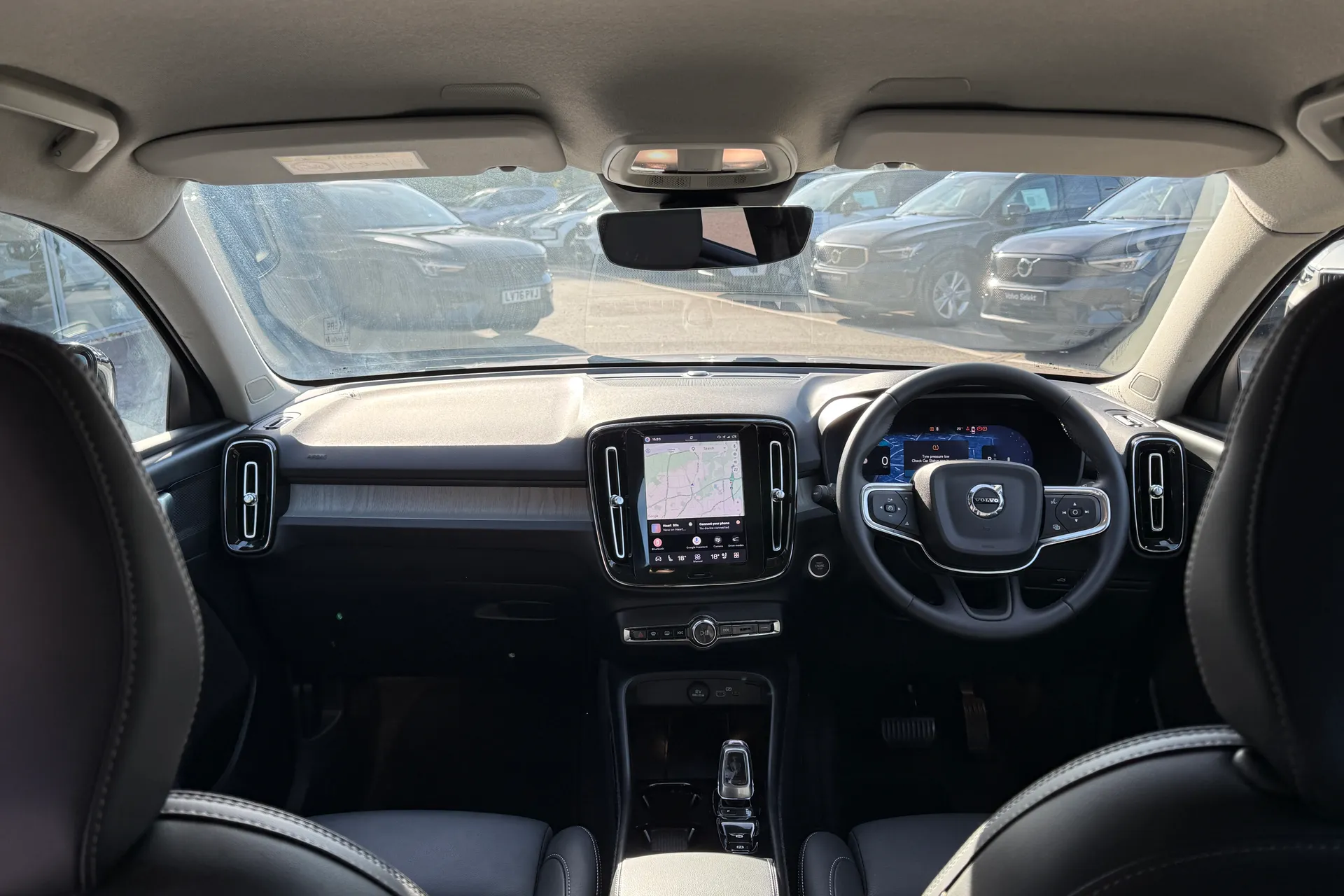 Volvo XC40 thumbnail image number 3