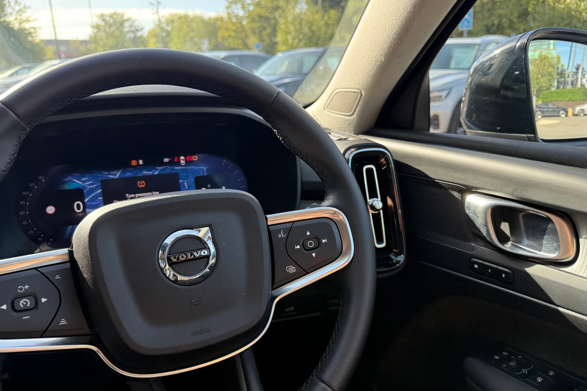 Volvo XC40 thumbnail image number 36