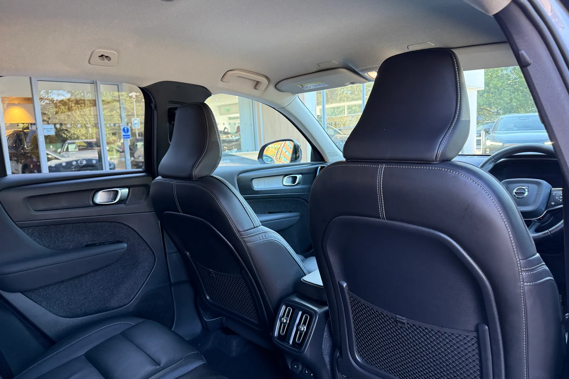 Volvo XC40 thumbnail image number 24