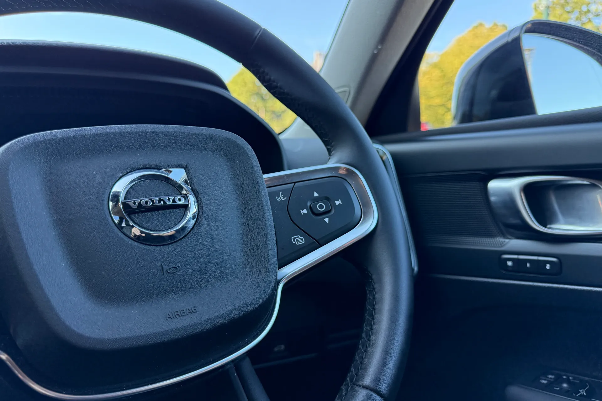 Volvo XC40 thumbnail image number 36