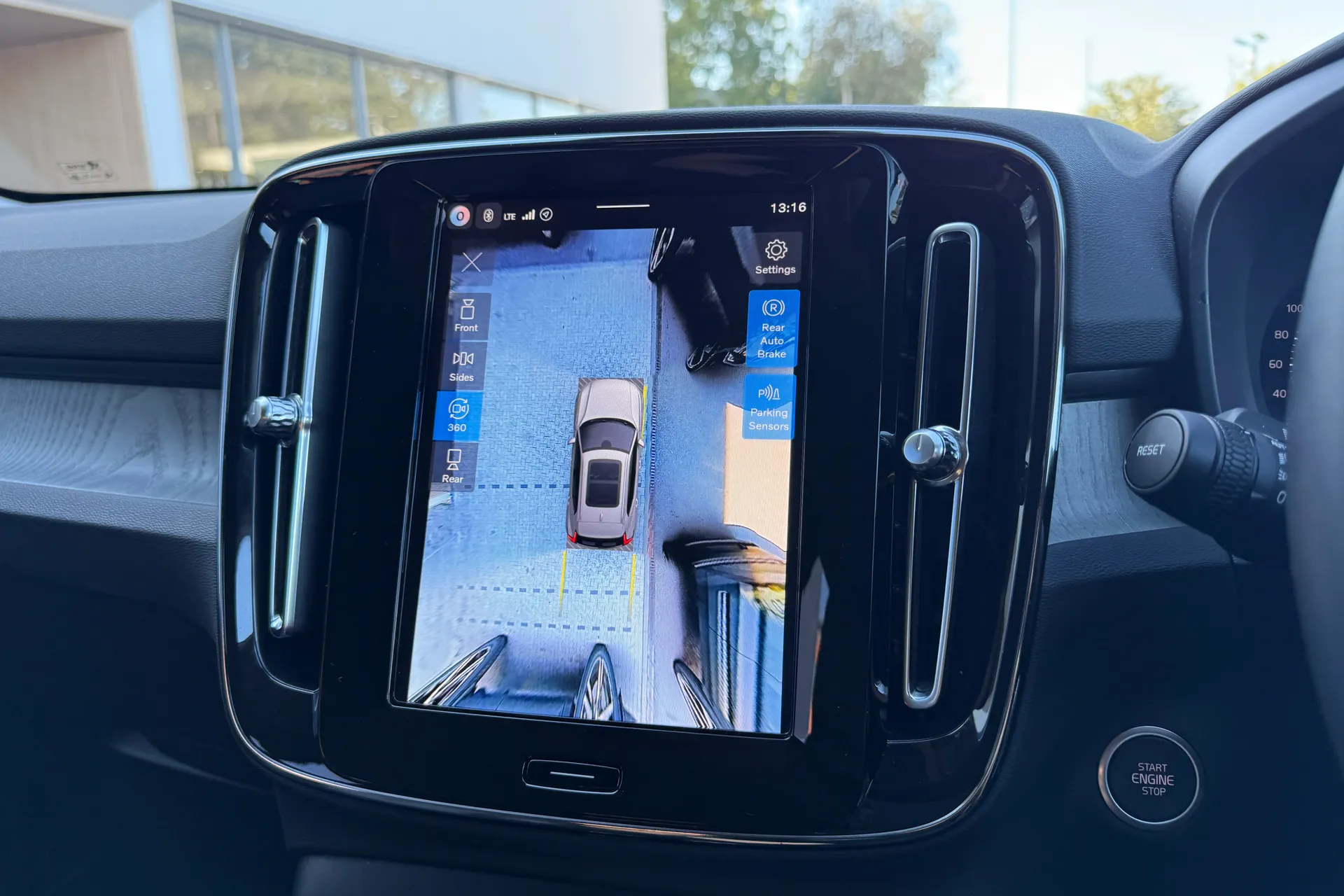 Volvo XC40 thumbnail image number 40