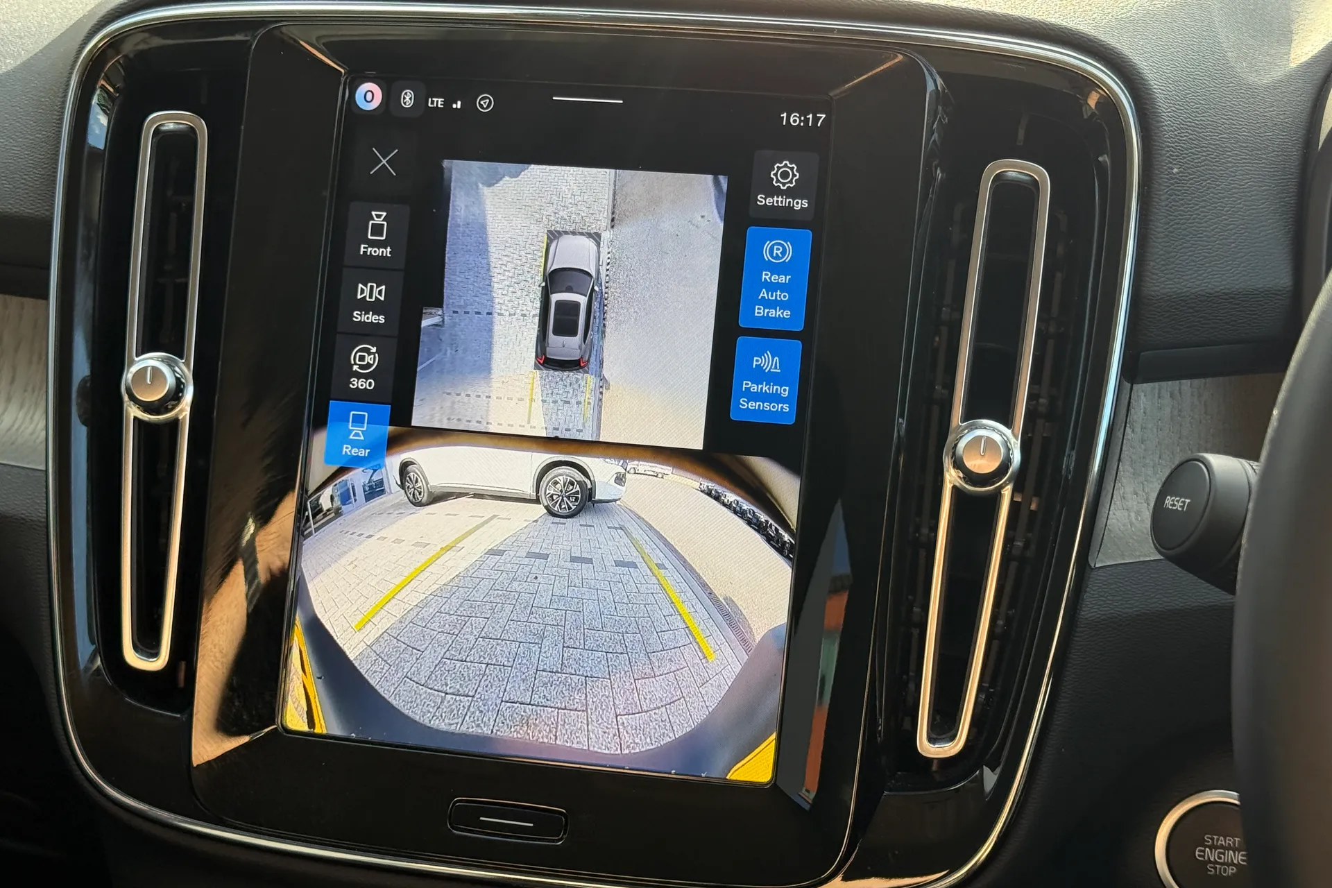 Volvo XC40 thumbnail image number 4