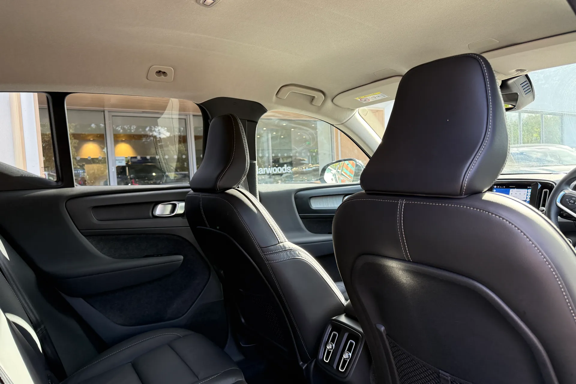 Volvo XC40 thumbnail image number 24