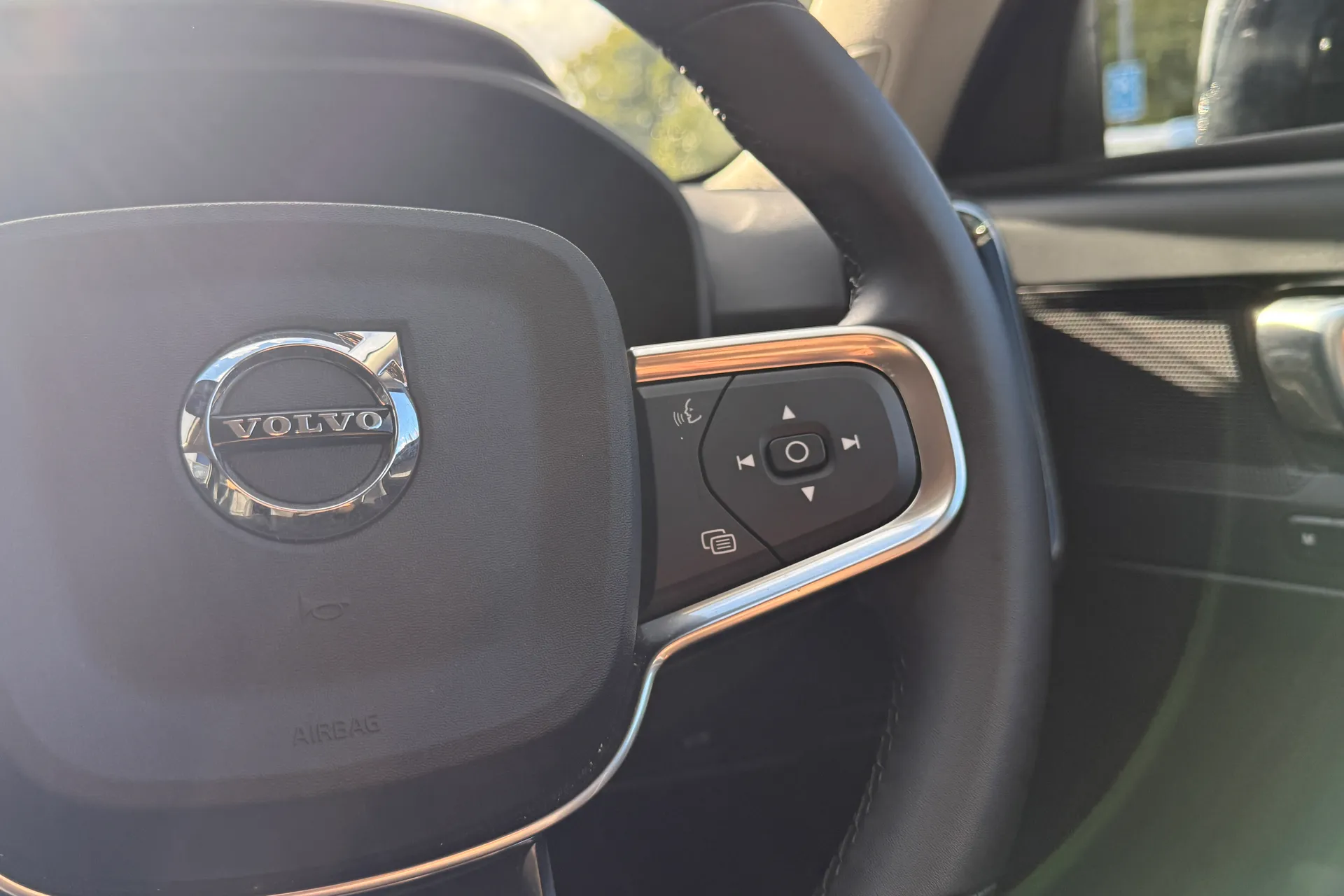 Volvo XC40 thumbnail image number 36