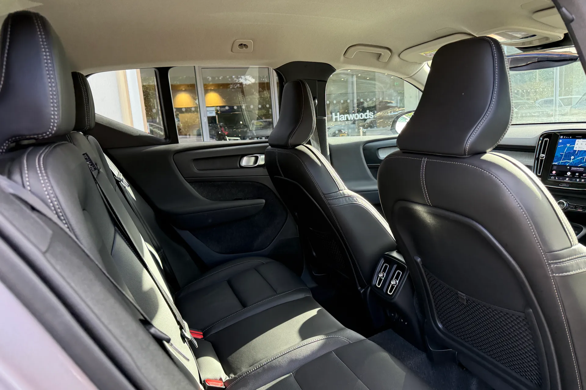 Volvo XC40 thumbnail image number 23