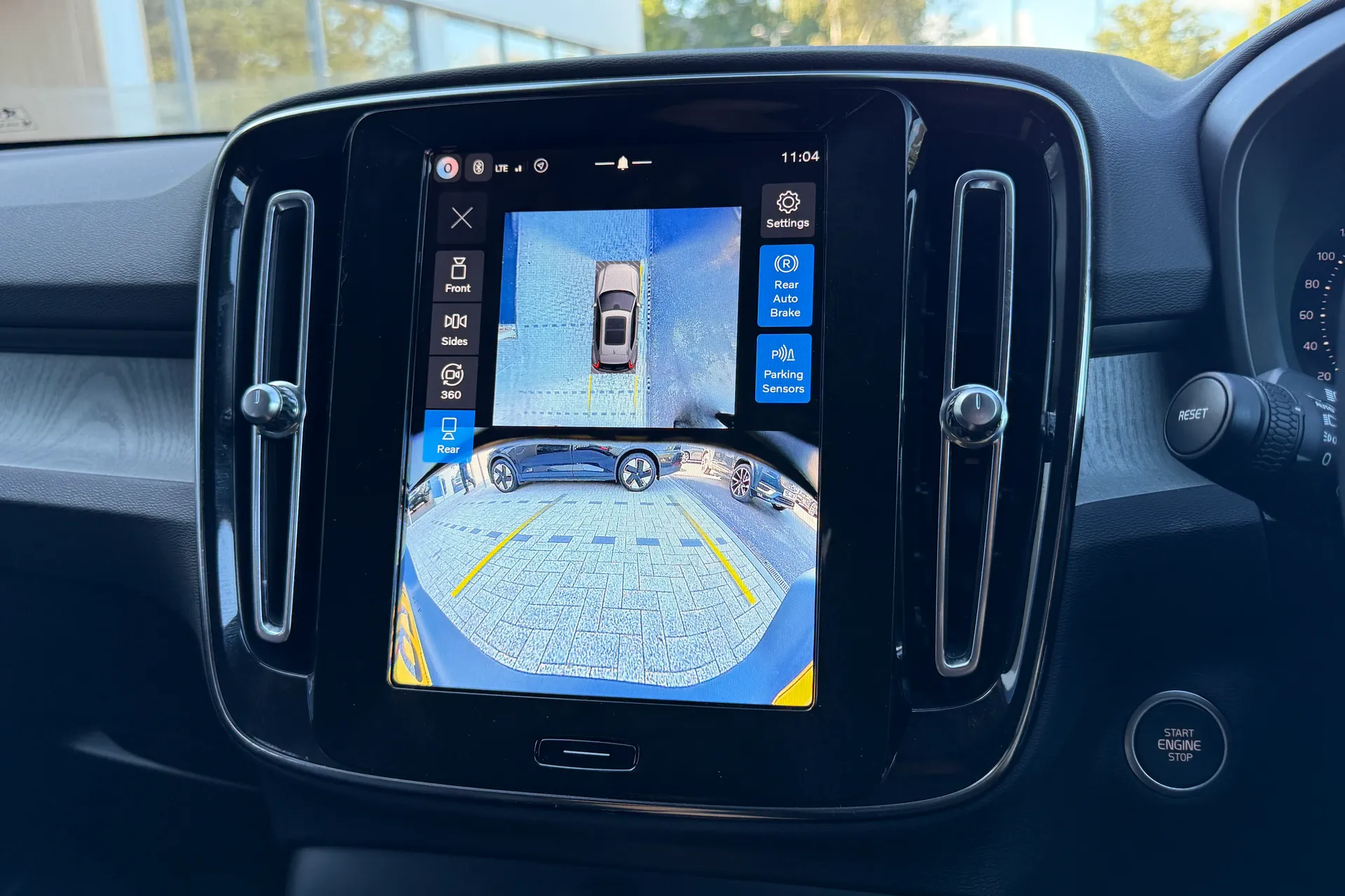 Volvo XC40 thumbnail image number 4