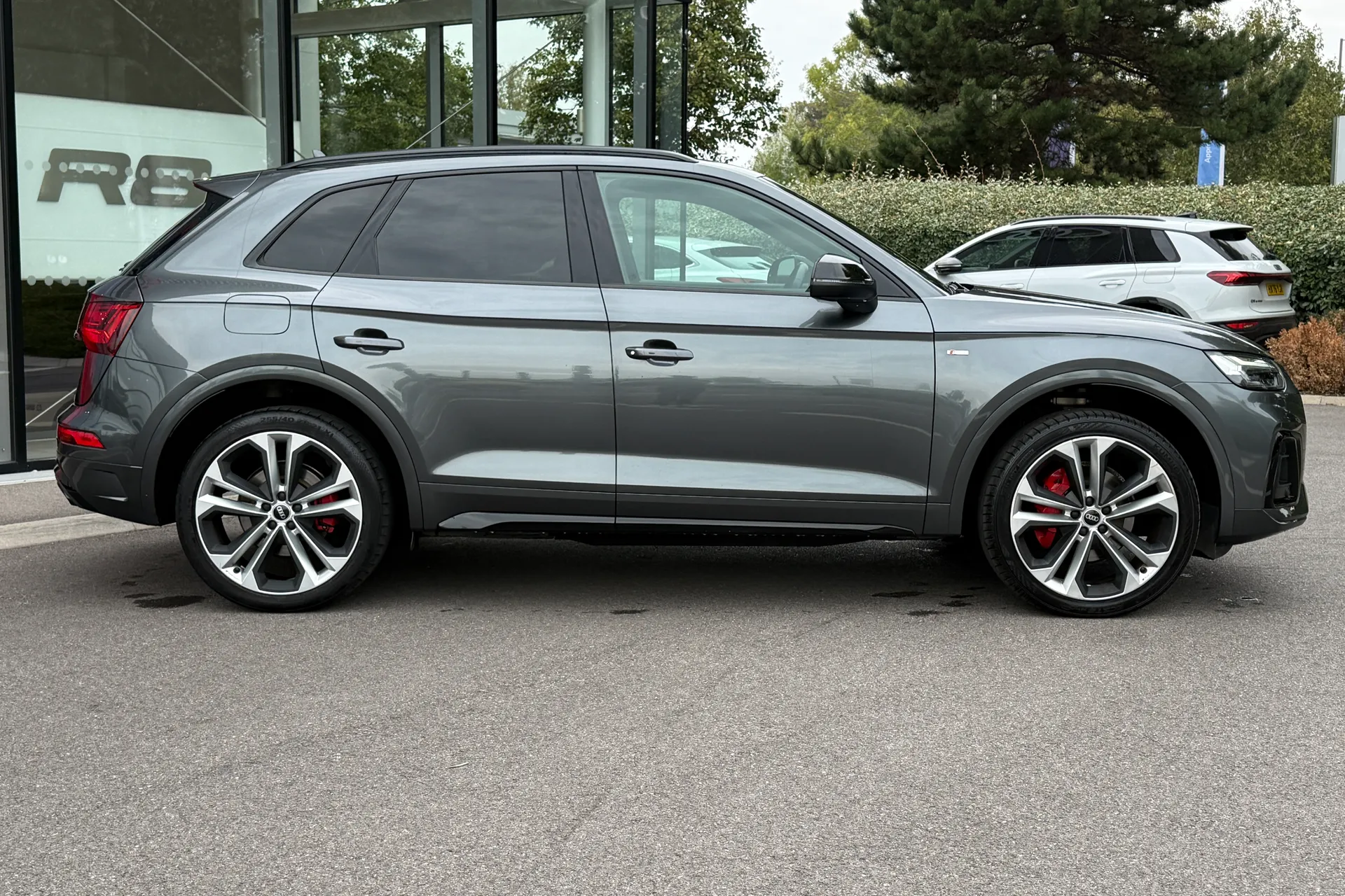 Audi Q5 thumbnail image number 2