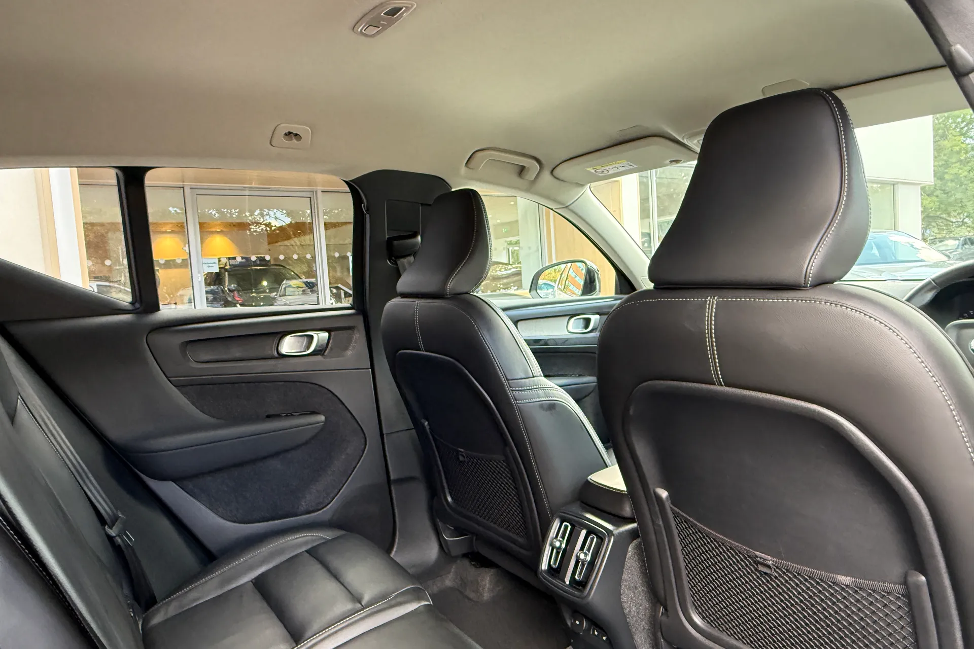 Volvo XC40 thumbnail image number 24
