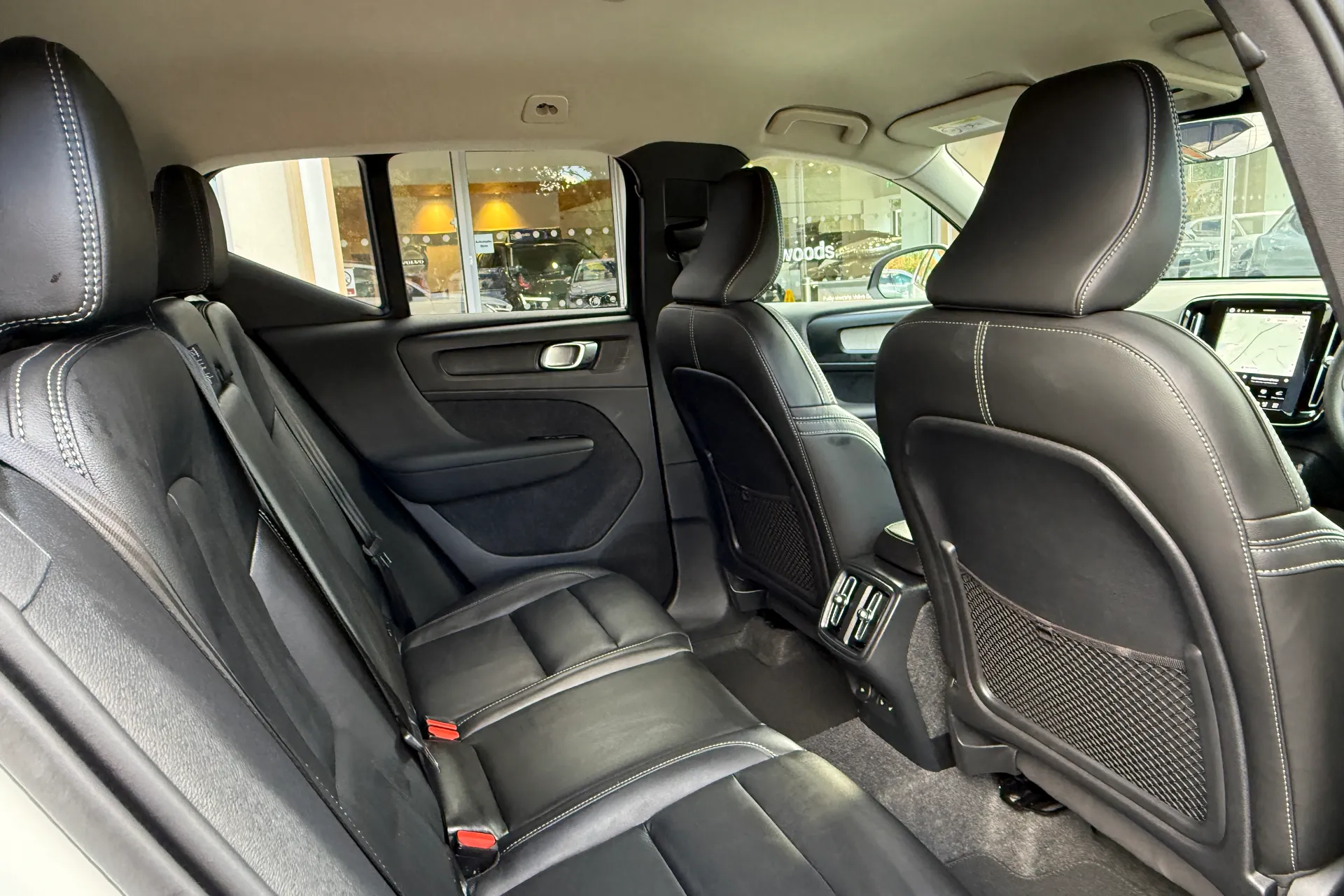 Volvo XC40 thumbnail image number 23