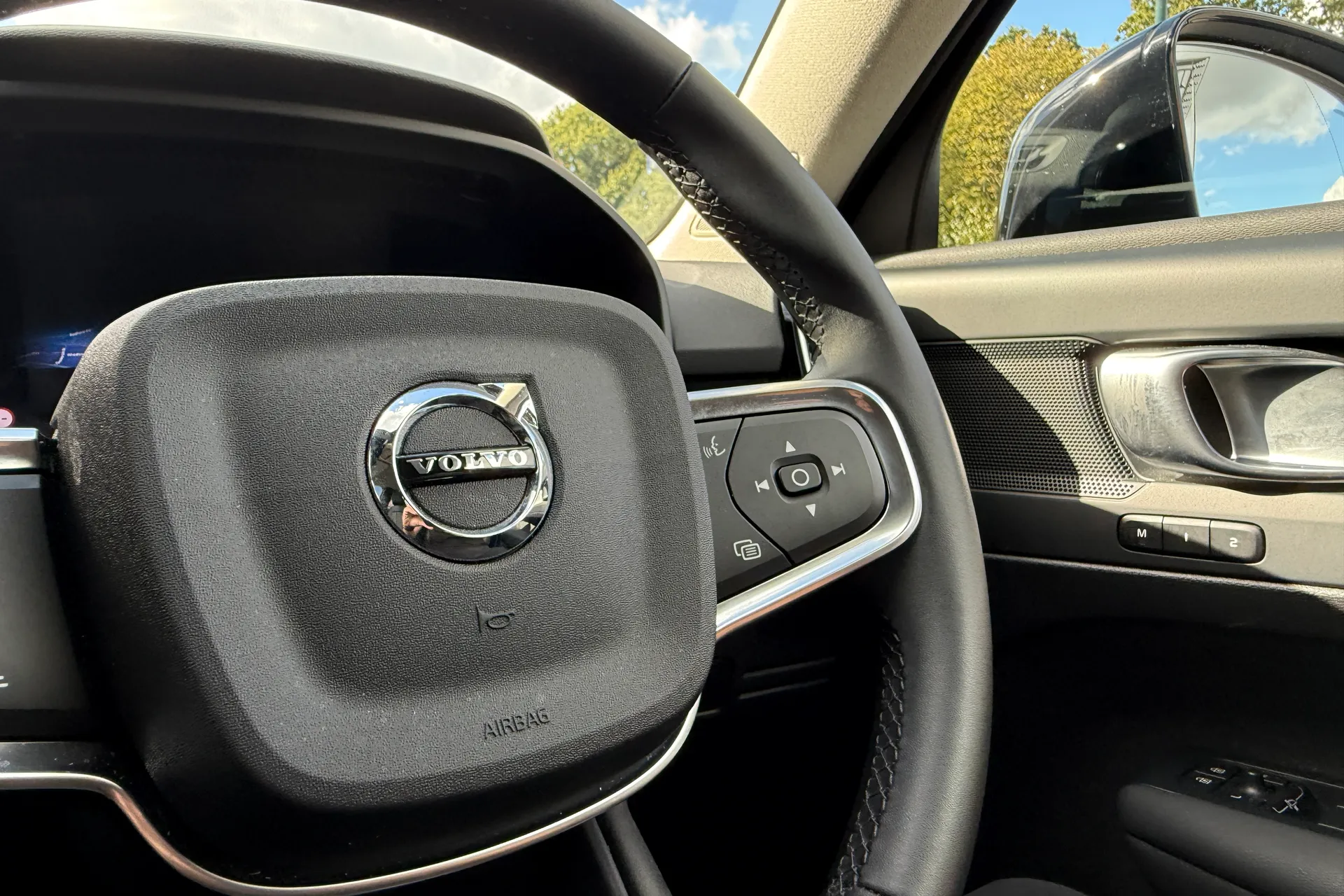 Volvo XC40 thumbnail image number 36