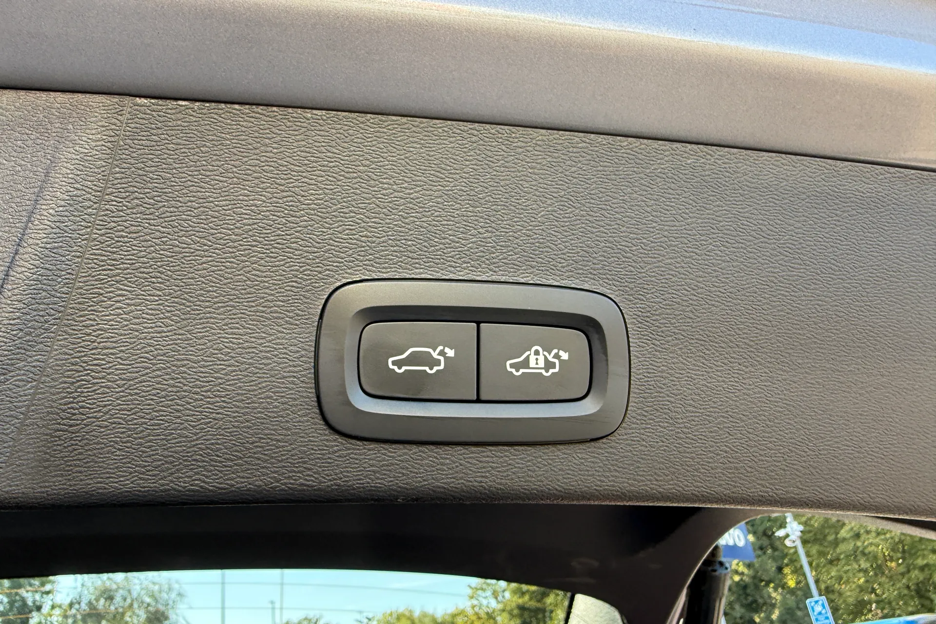 Volvo XC40 thumbnail image number 21