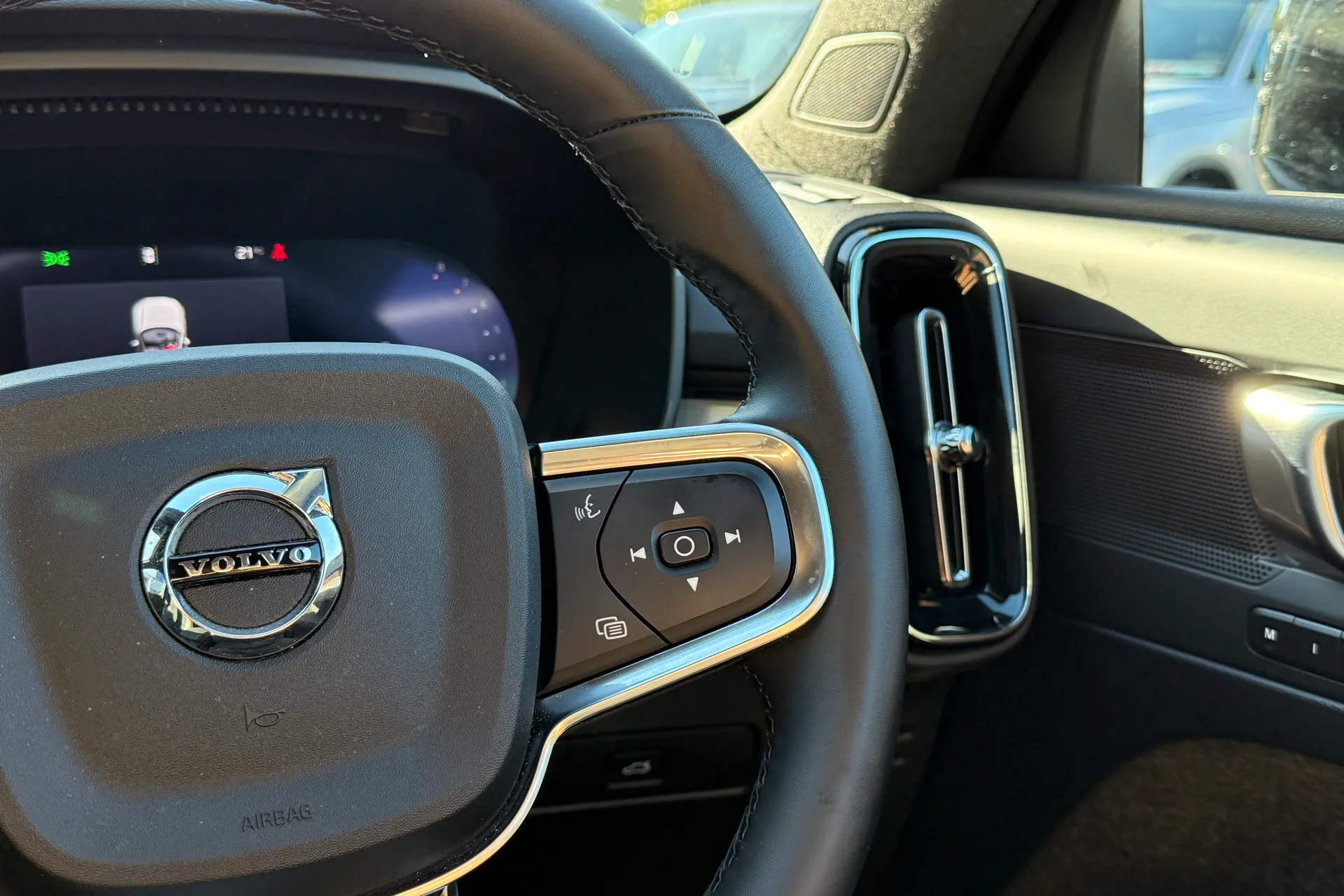 Volvo XC40 thumbnail image number 36