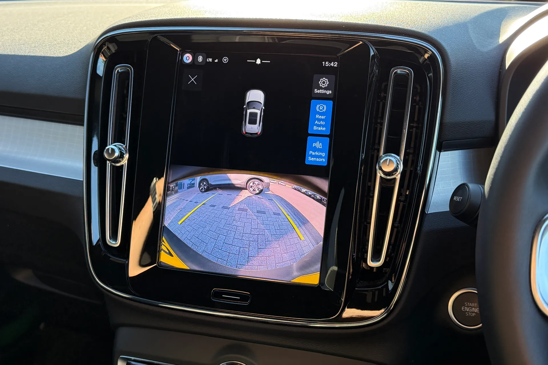 Volvo XC40 thumbnail image number 4