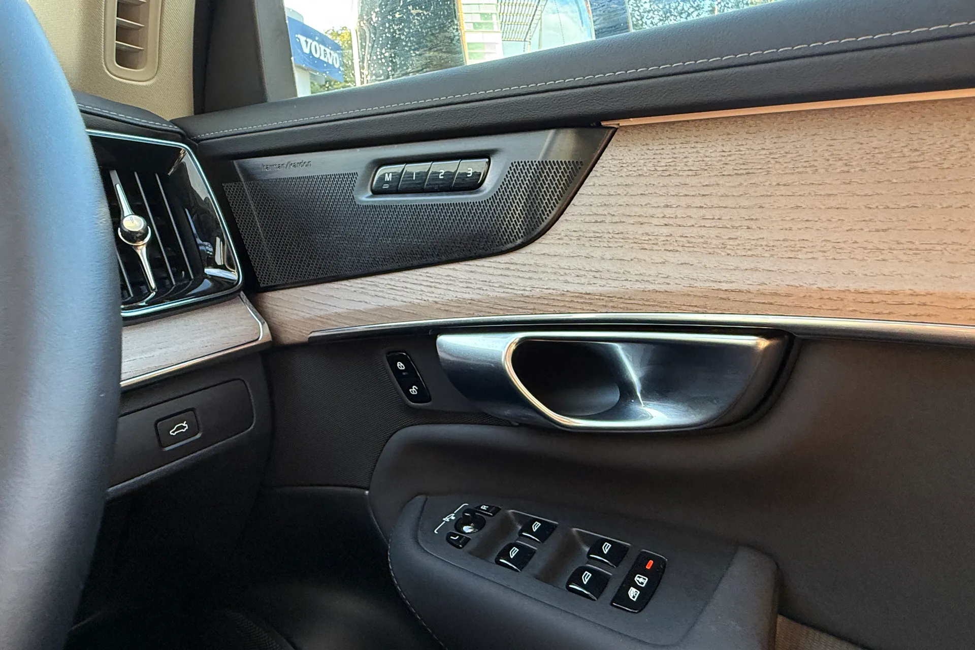 Volvo XC90 thumbnail image number 43