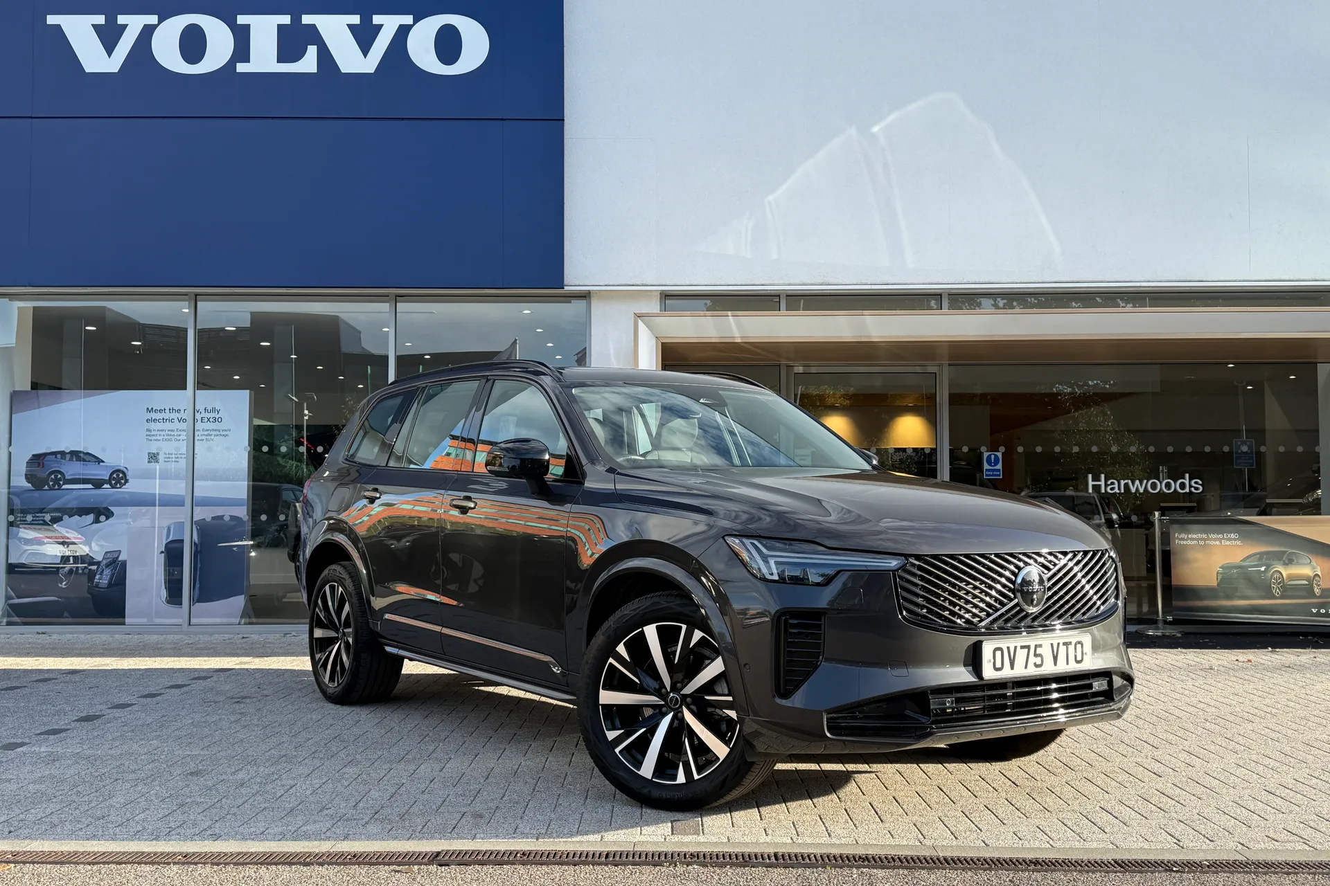 Volvo XC90 focused image