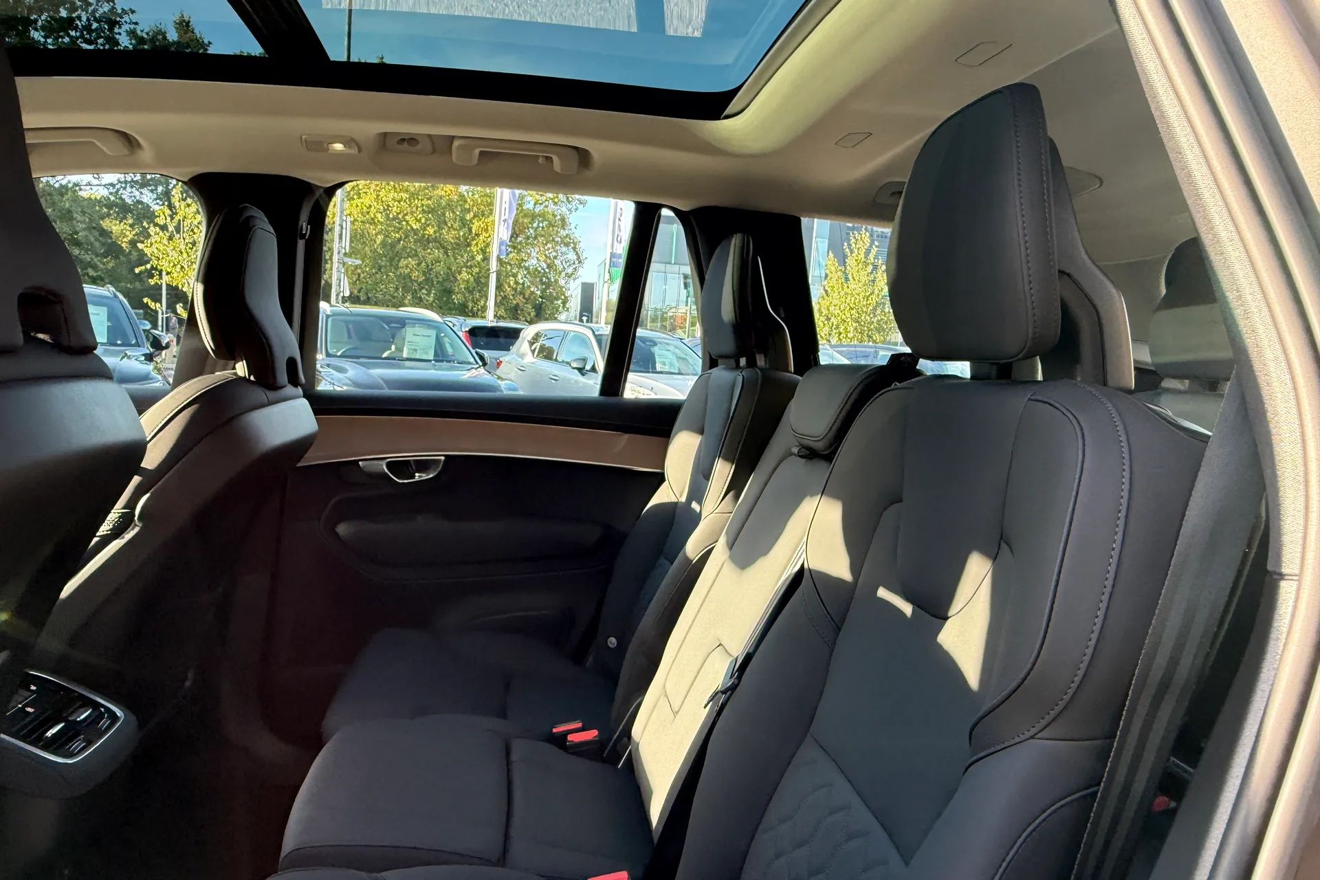 Volvo XC90 thumbnail image number 32