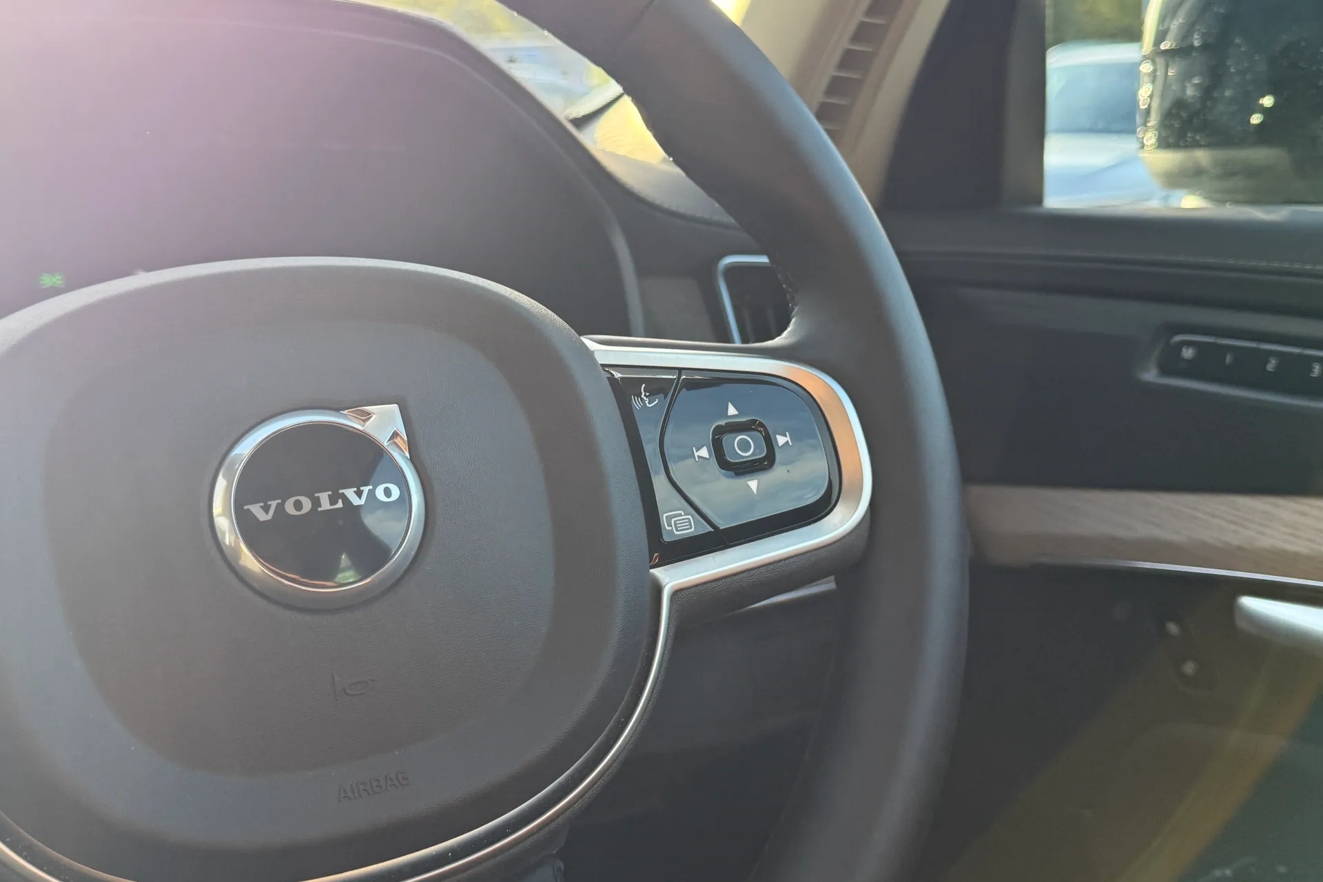 Volvo XC90 thumbnail image number 38