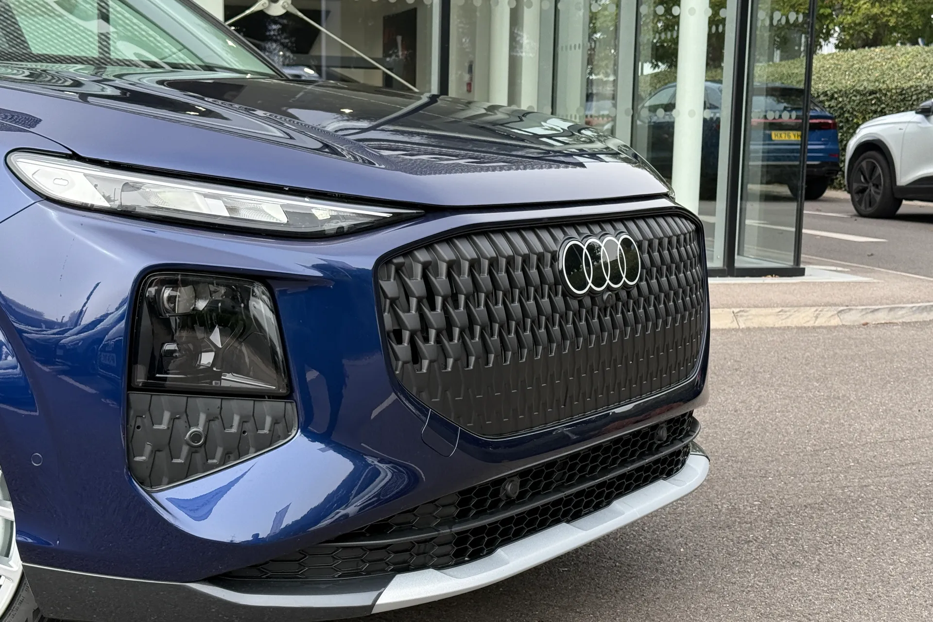 Audi Q3 thumbnail image number 18