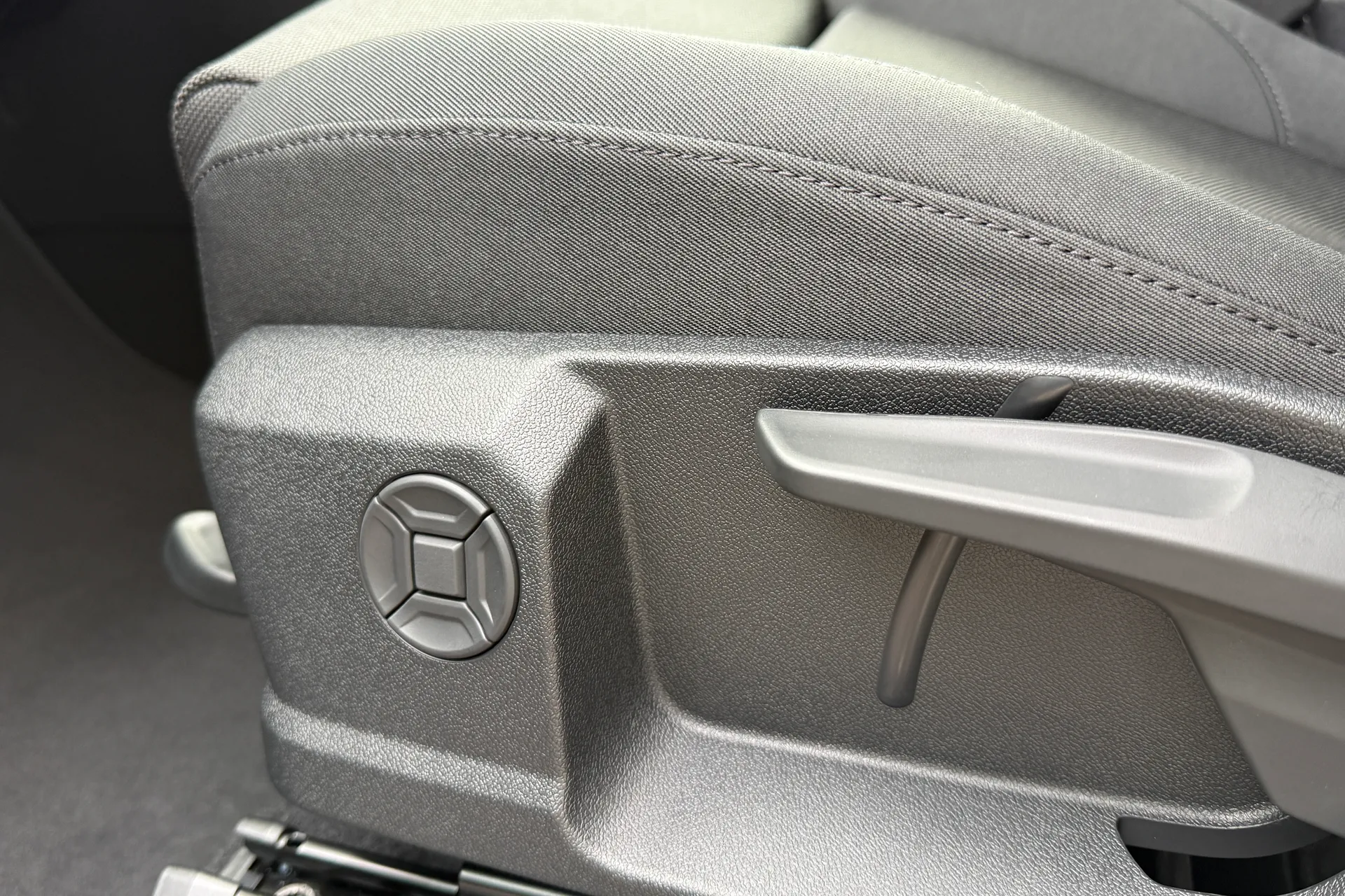 Audi Q3 thumbnail image number 32