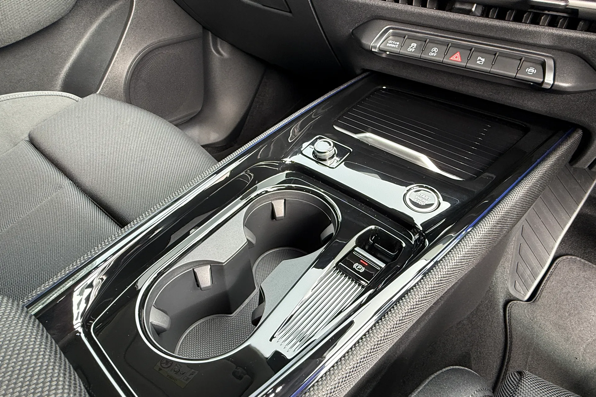 Audi Q3 thumbnail image number 23