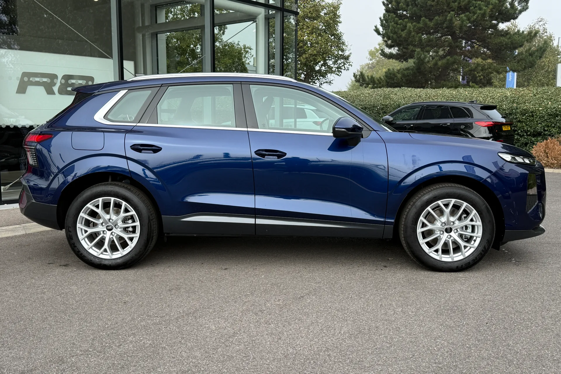 Audi Q3 thumbnail image number 2