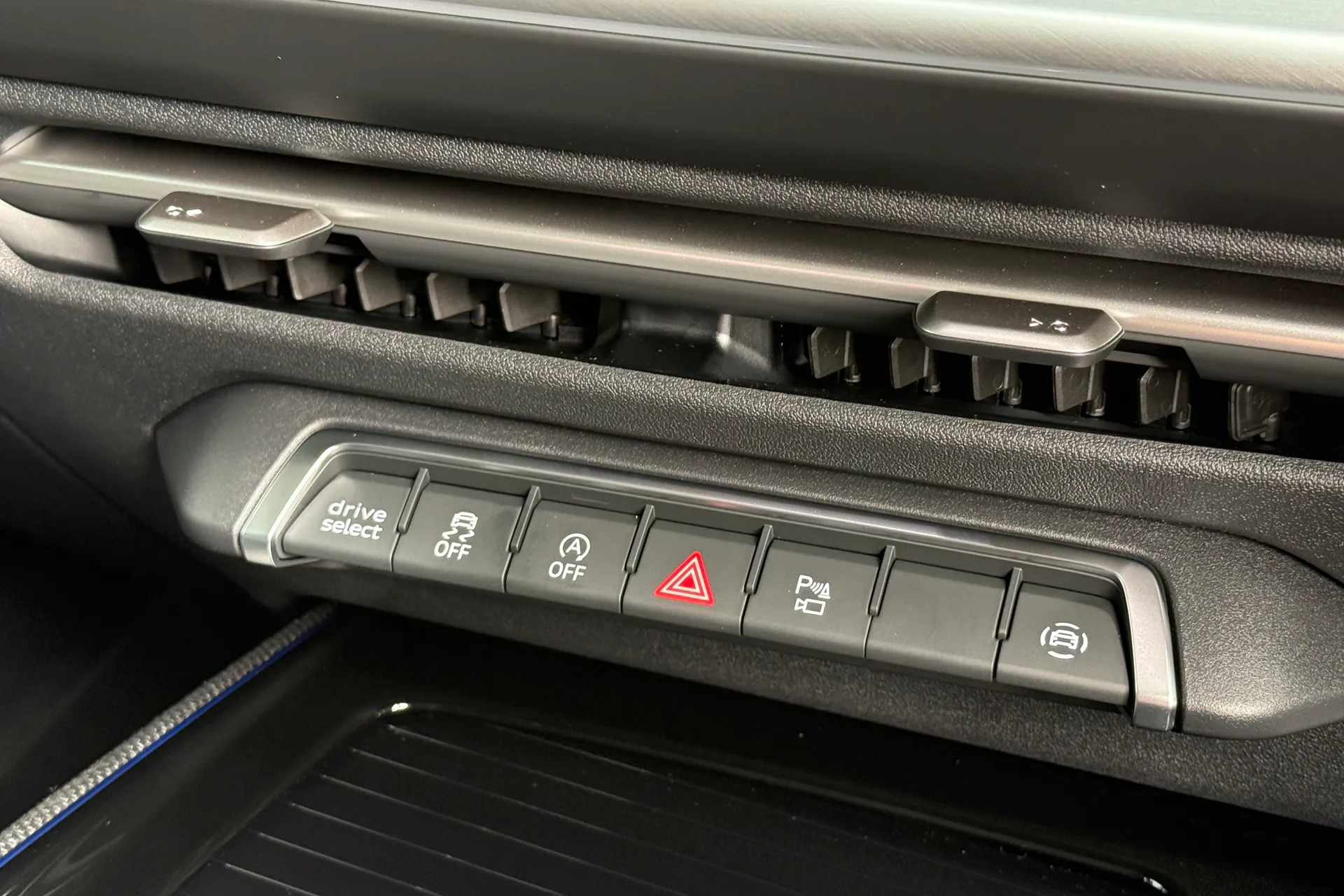 Audi Q3 thumbnail image number 27