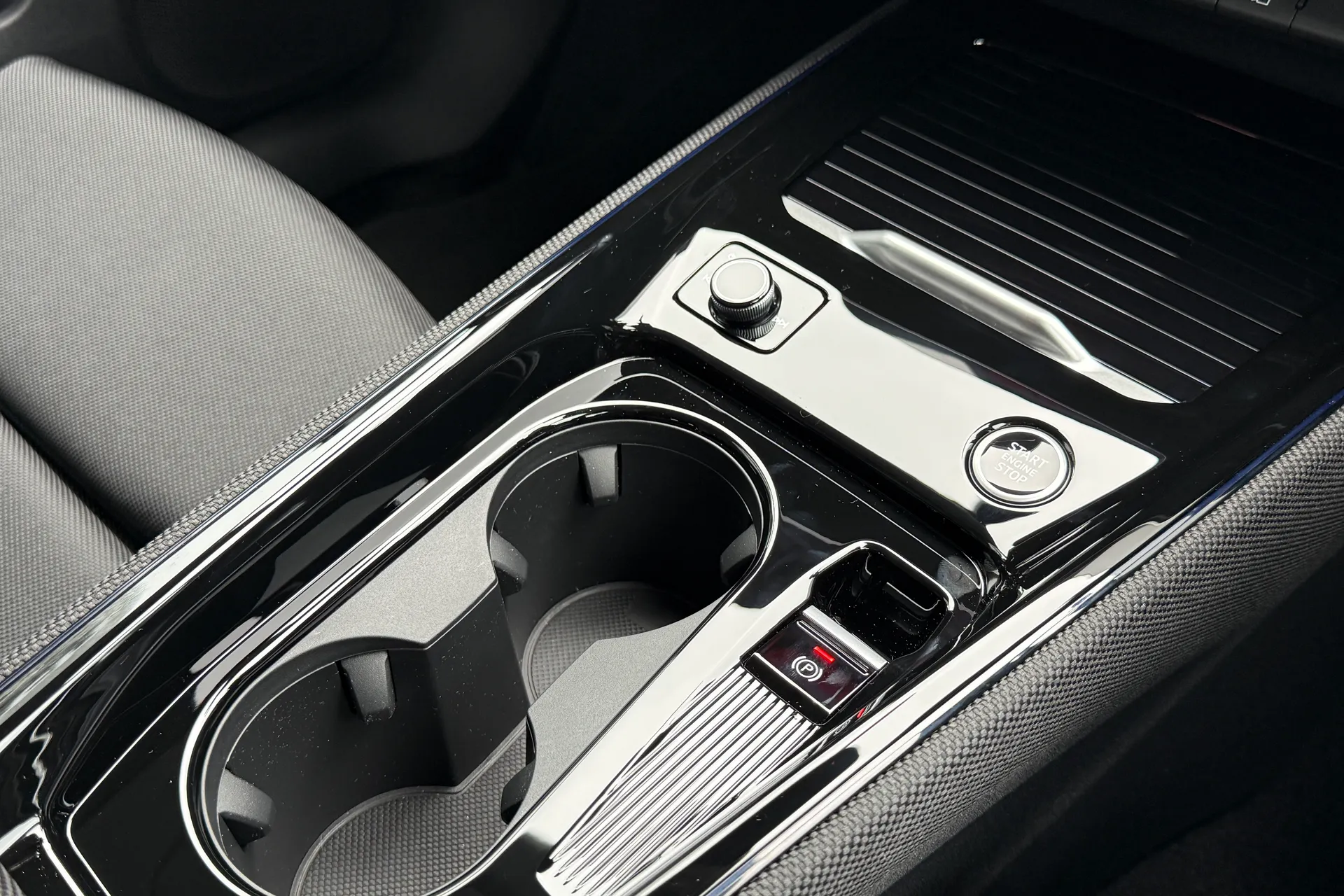 Audi Q3 thumbnail image number 17