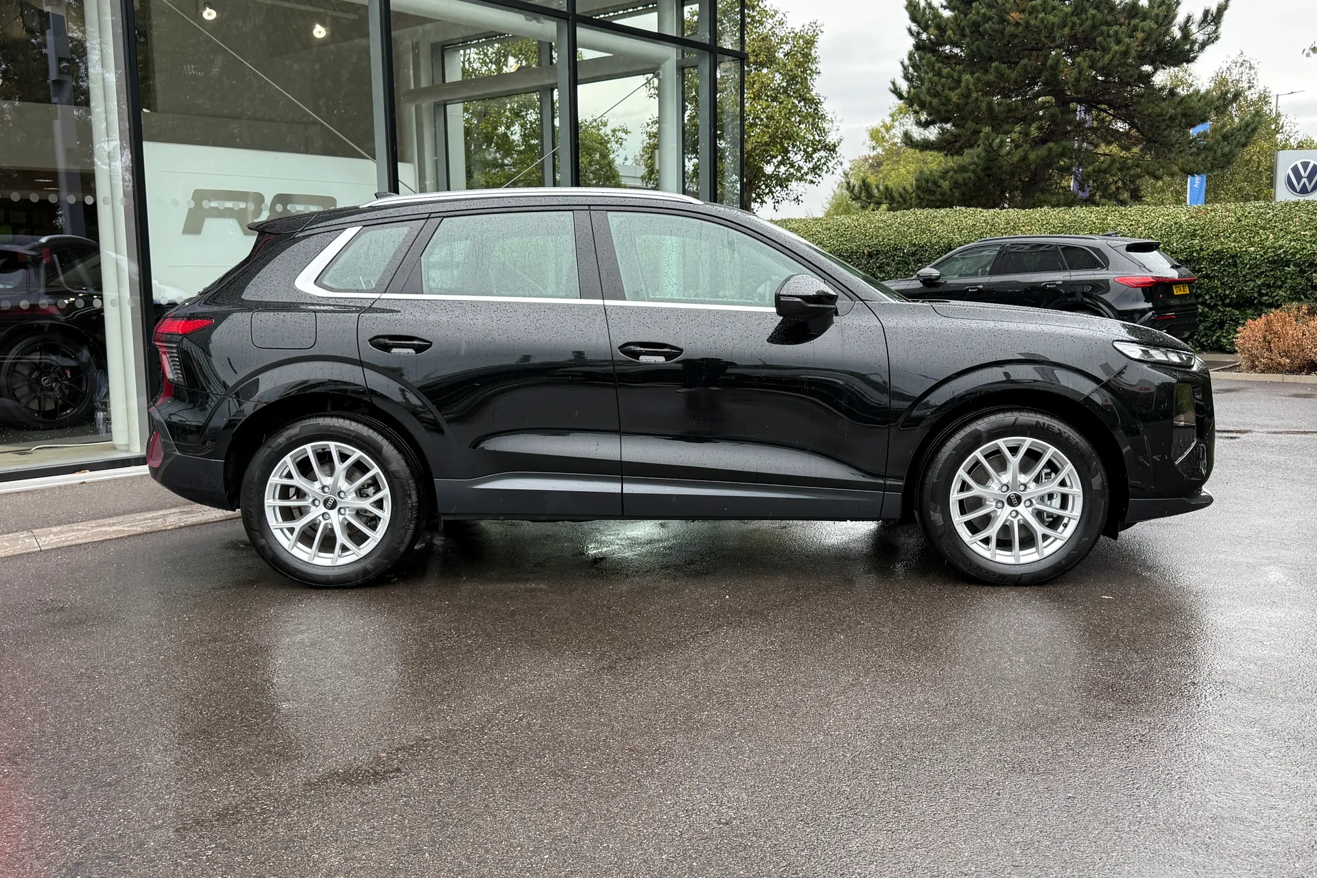 Audi Q3 thumbnail image number 2