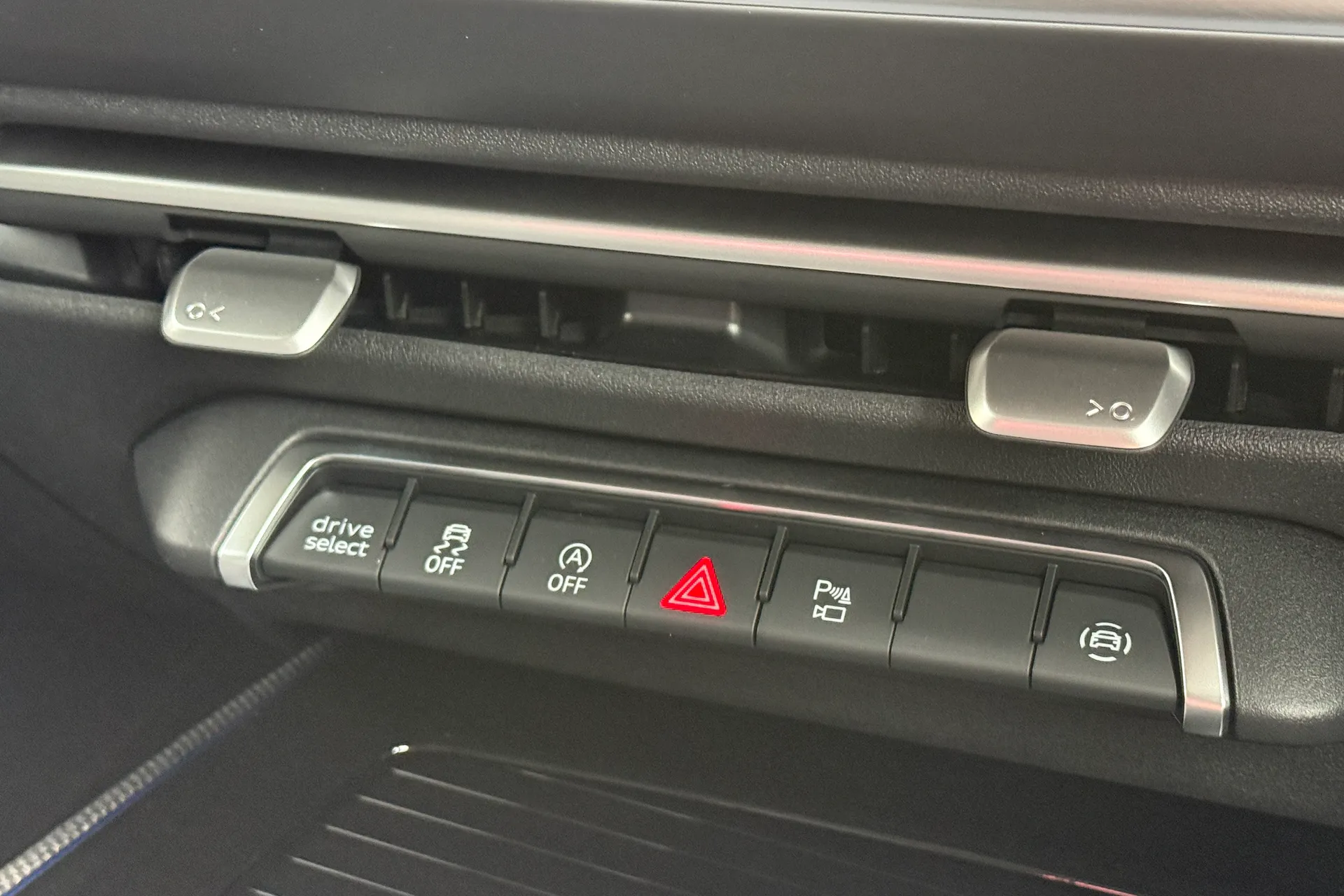 Audi Q3 thumbnail image number 19